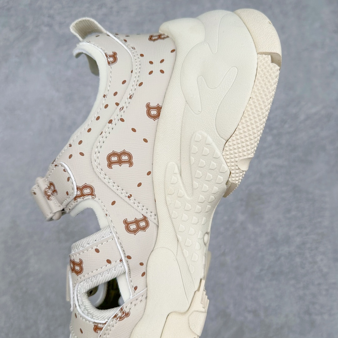 图片[7]-MLB Sandal Chunky Mask 纽约洋基队百搭时尚运动凉鞋 MLB是韩国F&F旗下潮流服装品牌 拥有150年历史的经典传统 是街头文化和国际生活方式的领导者 MLB拥有包括男装、女装、童装、配饰在内的全品类服饰 提供覆盖各性别、各年龄层、From Head to Toe的穿搭装备 其产品结合了韩国的时尚造型与质感 展现了运动服饰也可以兼具时尚潮流的风格 在产品设计上 MLB不仅融合了美国职业棒球大联盟的各当家球队 更结合了棒球运动中的各个元素 复古风范自信控场 复古鞋型率先勾描独特的自我态度 在经典线条与时尚元素的精彩交织下刷新街头复古运动风潮 质感十足兼备卓越的舒适透气性能迎合夏日追求的自在脚感。尺码：36 36.5 37.5 38 38.5 39 40 40.5 41 42 42.5 43 44 45-选品中心