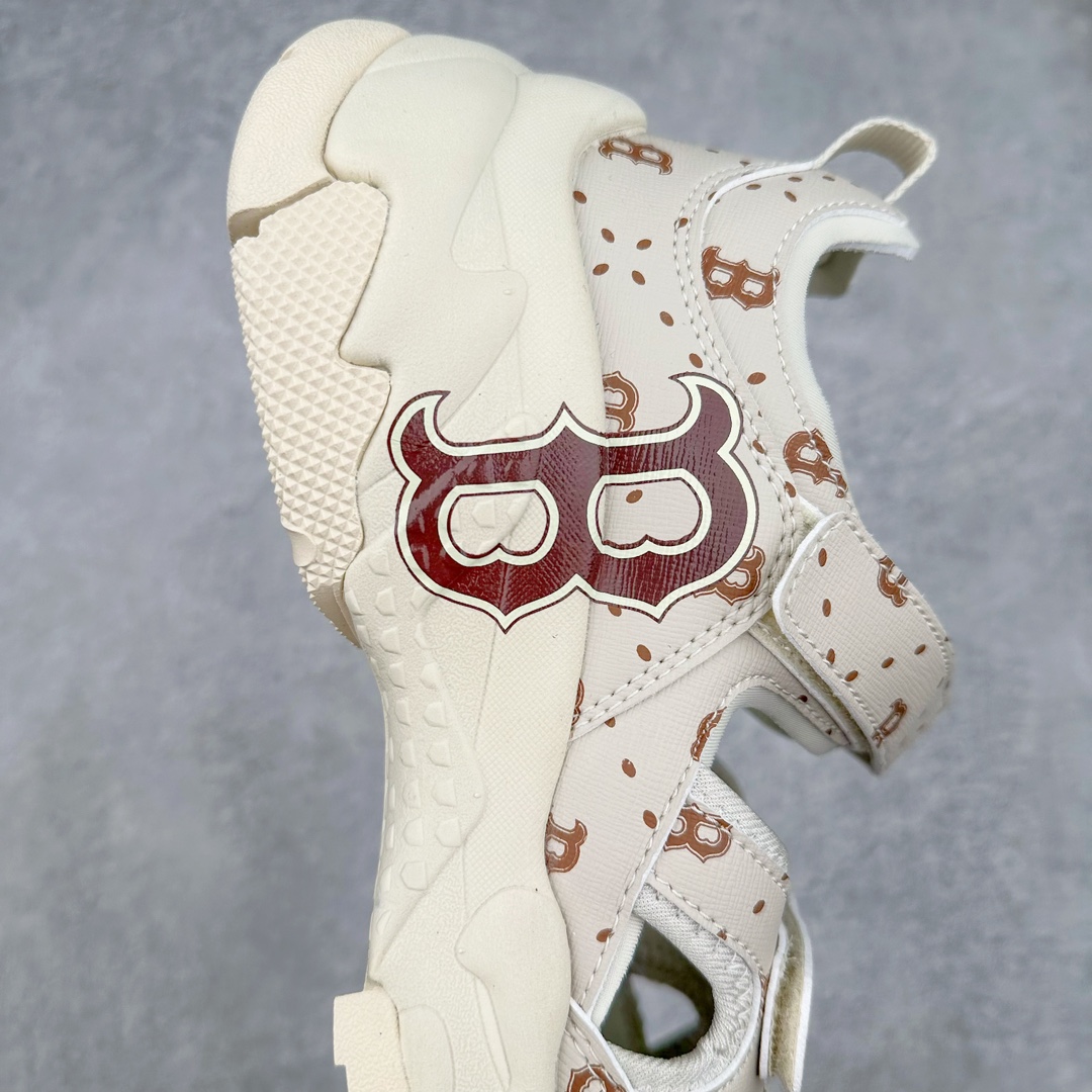 图片[6]-MLB Sandal Chunky Mask 纽约洋基队百搭时尚运动凉鞋 MLB是韩国F&F旗下潮流服装品牌 拥有150年历史的经典传统 是街头文化和国际生活方式的领导者 MLB拥有包括男装、女装、童装、配饰在内的全品类服饰 提供覆盖各性别、各年龄层、From Head to Toe的穿搭装备 其产品结合了韩国的时尚造型与质感 展现了运动服饰也可以兼具时尚潮流的风格 在产品设计上 MLB不仅融合了美国职业棒球大联盟的各当家球队 更结合了棒球运动中的各个元素 复古风范自信控场 复古鞋型率先勾描独特的自我态度 在经典线条与时尚元素的精彩交织下刷新街头复古运动风潮 质感十足兼备卓越的舒适透气性能迎合夏日追求的自在脚感。尺码：36 36.5 37.5 38 38.5 39 40 40.5 41 42 42.5 43 44 45-选品中心