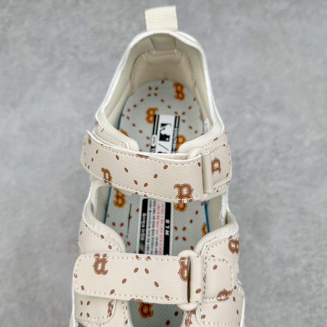 图片[5]-MLB Sandal Chunky Mask 纽约洋基队百搭时尚运动凉鞋 MLB是韩国F&F旗下潮流服装品牌 拥有150年历史的经典传统 是街头文化和国际生活方式的领导者 MLB拥有包括男装、女装、童装、配饰在内的全品类服饰 提供覆盖各性别、各年龄层、From Head to Toe的穿搭装备 其产品结合了韩国的时尚造型与质感 展现了运动服饰也可以兼具时尚潮流的风格 在产品设计上 MLB不仅融合了美国职业棒球大联盟的各当家球队 更结合了棒球运动中的各个元素 复古风范自信控场 复古鞋型率先勾描独特的自我态度 在经典线条与时尚元素的精彩交织下刷新街头复古运动风潮 质感十足兼备卓越的舒适透气性能迎合夏日追求的自在脚感。尺码：36 36.5 37.5 38 38.5 39 40 40.5 41 42 42.5 43 44 45-选品中心