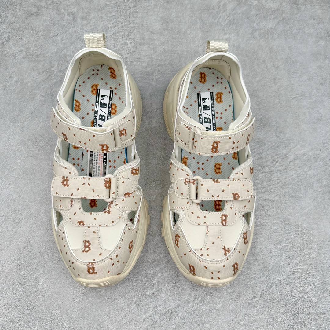 图片[2]-MLB Sandal Chunky Mask 纽约洋基队百搭时尚运动凉鞋 MLB是韩国F&F旗下潮流服装品牌 拥有150年历史的经典传统 是街头文化和国际生活方式的领导者 MLB拥有包括男装、女装、童装、配饰在内的全品类服饰 提供覆盖各性别、各年龄层、From Head to Toe的穿搭装备 其产品结合了韩国的时尚造型与质感 展现了运动服饰也可以兼具时尚潮流的风格 在产品设计上 MLB不仅融合了美国职业棒球大联盟的各当家球队 更结合了棒球运动中的各个元素 复古风范自信控场 复古鞋型率先勾描独特的自我态度 在经典线条与时尚元素的精彩交织下刷新街头复古运动风潮 质感十足兼备卓越的舒适透气性能迎合夏日追求的自在脚感。尺码：36 36.5 37.5 38 38.5 39 40 40.5 41 42 42.5 43 44 45-选品中心