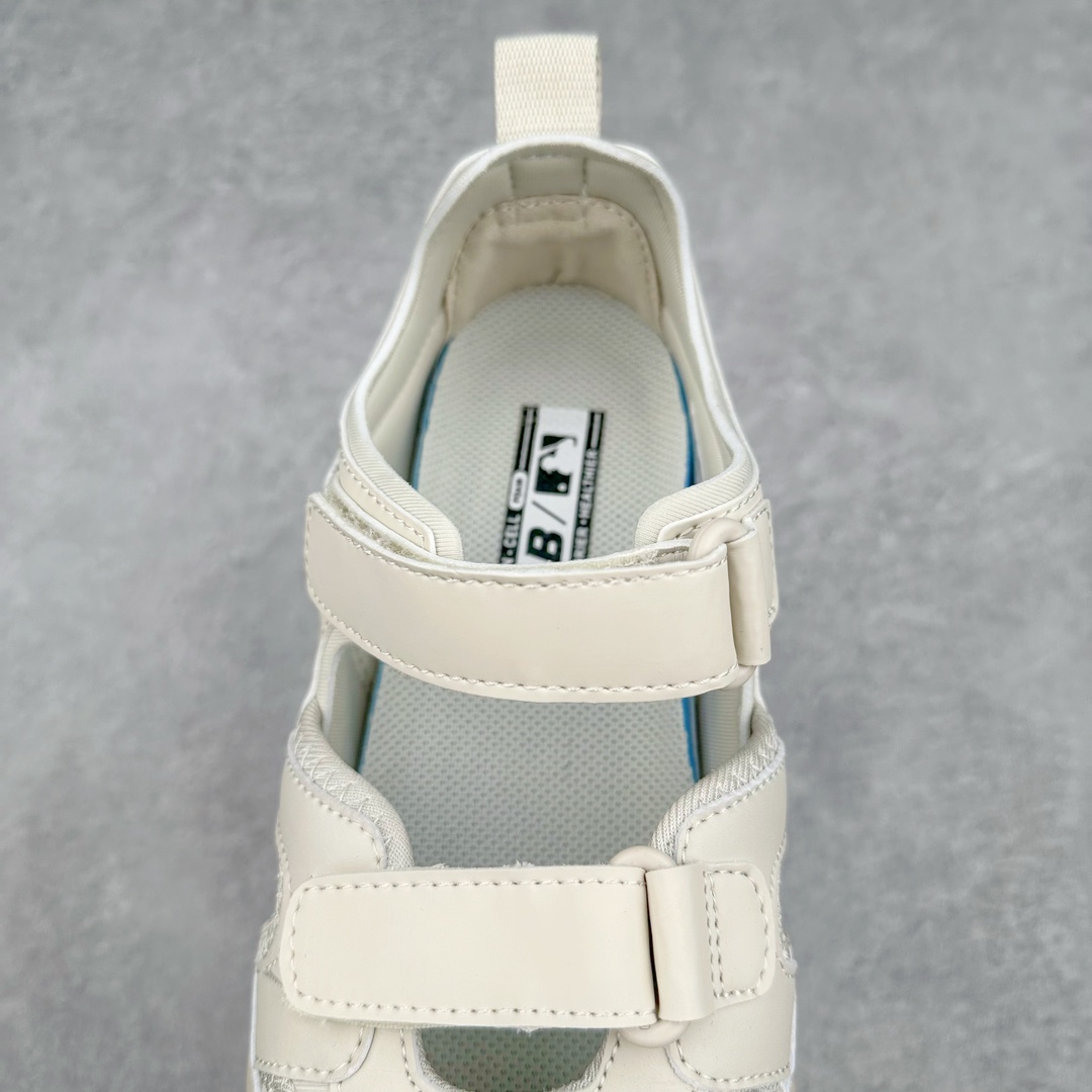 图片[5]-MLB Sandal Chunky Mask 纽约洋基队百搭时尚运动凉鞋 MLB是韩国F&F旗下潮流服装品牌 拥有150年历史的经典传统 是街头文化和国际生活方式的领导者 MLB拥有包括男装、女装、童装、配饰在内的全品类服饰 提供覆盖各性别、各年龄层、From Head to Toe的穿搭装备 其产品结合了韩国的时尚造型与质感 展现了运动服饰也可以兼具时尚潮流的风格 在产品设计上 MLB不仅融合了美国职业棒球大联盟的各当家球队 更结合了棒球运动中的各个元素 复古风范自信控场 复古鞋型率先勾描独特的自我态度 在经典线条与时尚元素的精彩交织下刷新街头复古运动风潮 质感十足兼备卓越的舒适透气性能迎合夏日追求的自在脚感。尺码：36 36.5 37.5 38 38.5 39 40 40.5 41 42 42.5 43 44 45-选品中心