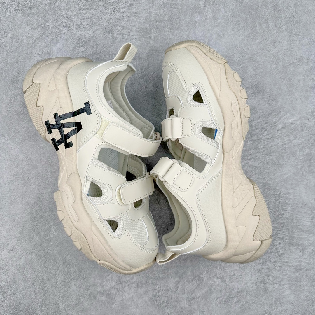 图片[3]-MLB Sandal Chunky Mask 纽约洋基队百搭时尚运动凉鞋 MLB是韩国F&F旗下潮流服装品牌 拥有150年历史的经典传统 是街头文化和国际生活方式的领导者 MLB拥有包括男装、女装、童装、配饰在内的全品类服饰 提供覆盖各性别、各年龄层、From Head to Toe的穿搭装备 其产品结合了韩国的时尚造型与质感 展现了运动服饰也可以兼具时尚潮流的风格 在产品设计上 MLB不仅融合了美国职业棒球大联盟的各当家球队 更结合了棒球运动中的各个元素 复古风范自信控场 复古鞋型率先勾描独特的自我态度 在经典线条与时尚元素的精彩交织下刷新街头复古运动风潮 质感十足兼备卓越的舒适透气性能迎合夏日追求的自在脚感。尺码：36 36.5 37.5 38 38.5 39 40 40.5 41 42 42.5 43 44 45-选品中心