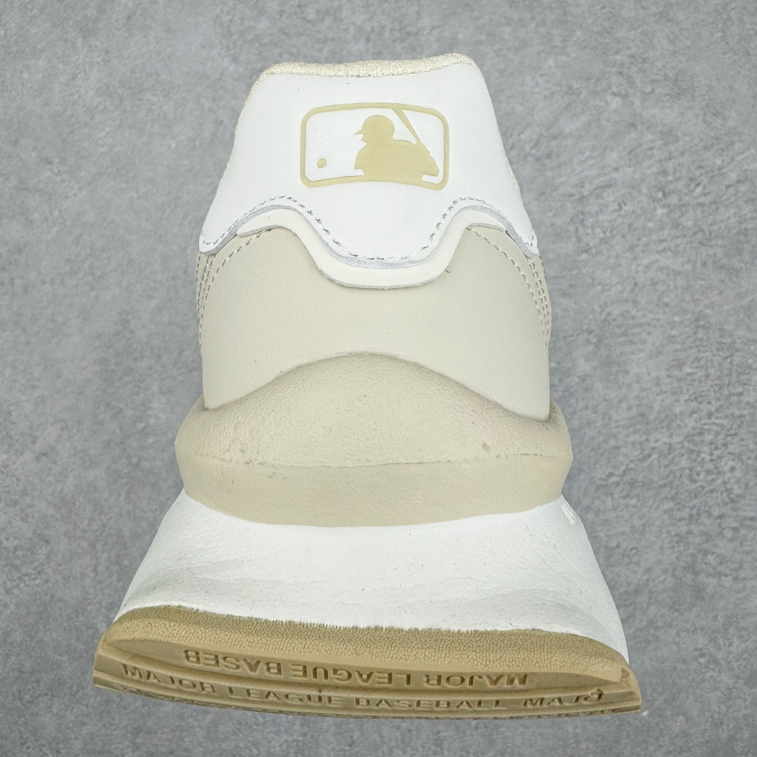 图片[8]-MLB Chunky Runner 2024S 复古印花老爹鞋系列低帮轻量增高厚底百搭休闲运动慢跑鞋 Korea韩国联名NY美国榄球纽约洋基队限定 韩国代购专供 全套原楦原纸板原厂数据开发 正确中底拉帮中底网布细节 平台代购专供 左脚内置芯片 韩国代购吊牌标贴 独家一比一RB+MD组合大底 高频后跟小人Logo精准对位立体饱满 正确网布加超迁鞋面 转印中底走线紧密 转印Logo工艺表层防刮不掉色 尺码：35 36 36.5 37.5 38 38.5 39 40 40.5 41 42 42.5 43 44 45-选品中心