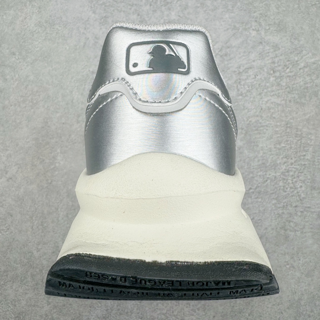 图片[8]-MLB Chunky Runner 2024S 复古印花老爹鞋系列低帮轻量增高厚底百搭休闲运动慢跑鞋 Korea韩国联名NY美国榄球纽约洋基队限定 韩国代购专供 全套原楦原纸板原厂数据开发 正确中底拉帮中底网布细节 平台代购专供 左脚内置芯片 韩国代购吊牌标贴 独家一比一RB+MD组合大底 高频后跟小人Logo精准对位立体饱满 正确网布加超迁鞋面 转印中底走线紧密 转印Logo工艺表层防刮不掉色 尺码：35 36 36.5 37.5 38 38.5 39 40 40.5 41 42 42.5 43 44 45-选品中心