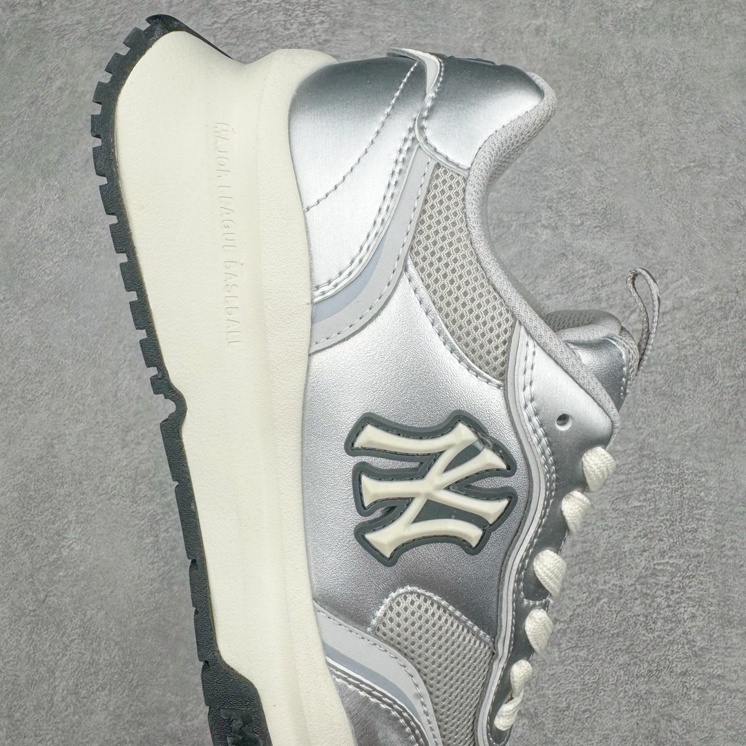 图片[6]-MLB Chunky Runner 2024S 复古印花老爹鞋系列低帮轻量增高厚底百搭休闲运动慢跑鞋 Korea韩国联名NY美国榄球纽约洋基队限定 韩国代购专供 全套原楦原纸板原厂数据开发 正确中底拉帮中底网布细节 平台代购专供 左脚内置芯片 韩国代购吊牌标贴 独家一比一RB+MD组合大底 高频后跟小人Logo精准对位立体饱满 正确网布加超迁鞋面 转印中底走线紧密 转印Logo工艺表层防刮不掉色 尺码：35 36 36.5 37.5 38 38.5 39 40 40.5 41 42 42.5 43 44 45-选品中心