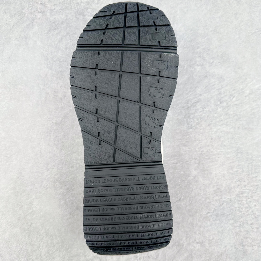 图片[9]-MLB Chunky Runner 2024S 复古印花老爹鞋系列低帮轻量增高厚底百搭休闲运动慢跑鞋 Korea韩国联名NY美国榄球纽约洋基队限定 韩国代购专供 全套原楦原纸板原厂数据开发 正确中底拉帮中底网布细节 平台代购专供 左脚内置芯片 韩国代购吊牌标贴 独家一比一RB+MD组合大底 高频后跟小人Logo精准对位立体饱满 正确网布加超迁鞋面 转印中底走线紧密 转印Logo工艺表层防刮不掉色 尺码：35 36 36.5 37.5 38 38.5 39 40 40.5 41 42 42.5 43 44 45-选品中心