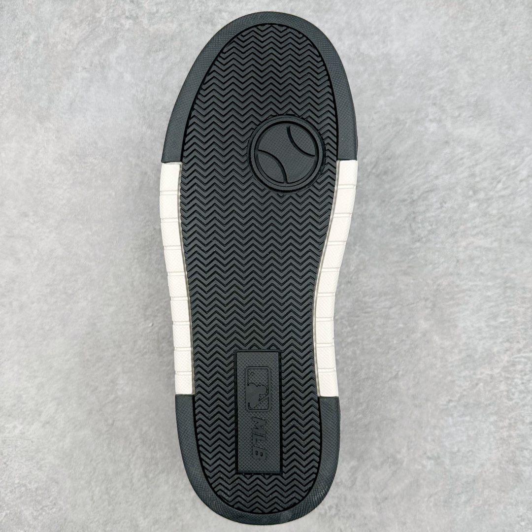 图片[9]-MLB Chunky Liner Basic Mid 学长鞋系列中帮老爹风轻量增高厚底百搭休闲运动板鞋 高级街头休閒品牌MLB公开了新推出的Chunky Liner系列，以#学长鞋#之名，定义每个人的少年感！MLB在Big Ball Chunkey,High Chunkey等推出的每款运动鞋都大受欢迎，成爲运动鞋的爆款店，在2022年推出了新风格的运动鞋“Chunky Liner”系列。Chunky Liner是从棒球鞋中获得灵感设计，添加了气质街头时尚的运动鞋。在产品上市的同时推出一些海报中，它展现追求自己个性的顾客们的Flex形象和多样的搭配。特别是夹克和连衣裙等正式单品加上球帽，运动鞋等运动单品的混搭，展现更加时尚的搭配，给人舒适又酷的感觉。Chunky Liner是灵感来自于直线延伸的强打者的击球,鞋帮图案加上反向反射材质的Pipping线条，突显了细节。Outsol以棒球和MLB标志爲主题进行了设计,被评价爲体现了MLB独有的个性。 高弹性、吸汗、复原力卓越的开孔材质的鞋垫。尺码：35 36 36.5 37.5 38 38.5 39 40 40.5 41 42 42.5 43 44 45-选品中心