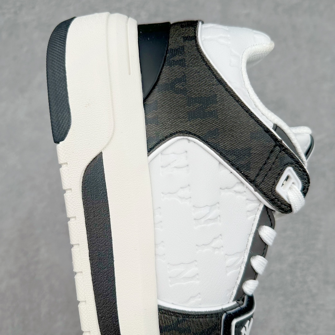 图片[6]-MLB Chunky Liner Basic Mid 学长鞋系列中帮老爹风轻量增高厚底百搭休闲运动板鞋 高级街头休閒品牌MLB公开了新推出的Chunky Liner系列，以#学长鞋#之名，定义每个人的少年感！MLB在Big Ball Chunkey,High Chunkey等推出的每款运动鞋都大受欢迎，成爲运动鞋的爆款店，在2022年推出了新风格的运动鞋“Chunky Liner”系列。Chunky Liner是从棒球鞋中获得灵感设计，添加了气质街头时尚的运动鞋。在产品上市的同时推出一些海报中，它展现追求自己个性的顾客们的Flex形象和多样的搭配。特别是夹克和连衣裙等正式单品加上球帽，运动鞋等运动单品的混搭，展现更加时尚的搭配，给人舒适又酷的感觉。Chunky Liner是灵感来自于直线延伸的强打者的击球,鞋帮图案加上反向反射材质的Pipping线条，突显了细节。Outsol以棒球和MLB标志爲主题进行了设计,被评价爲体现了MLB独有的个性。 高弹性、吸汗、复原力卓越的开孔材质的鞋垫。尺码：35 36 36.5 37.5 38 38.5 39 40 40.5 41 42 42.5 43 44 45-选品中心