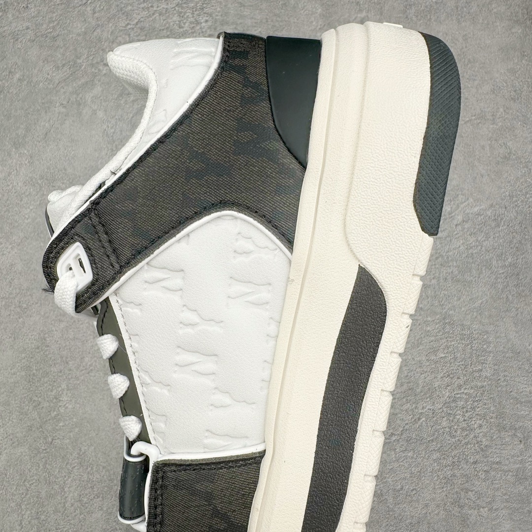 图片[7]-MLB Chunky Liner Basic Mid 学长鞋系列中帮老爹风轻量增高厚底百搭休闲运动板鞋 高级街头休閒品牌MLB公开了新推出的Chunky Liner系列，以#学长鞋#之名，定义每个人的少年感！MLB在Big Ball Chunkey,High Chunkey等推出的每款运动鞋都大受欢迎，成爲运动鞋的爆款店，在2022年推出了新风格的运动鞋“Chunky Liner”系列。Chunky Liner是从棒球鞋中获得灵感设计，添加了气质街头时尚的运动鞋。在产品上市的同时推出一些海报中，它展现追求自己个性的顾客们的Flex形象和多样的搭配。特别是夹克和连衣裙等正式单品加上球帽，运动鞋等运动单品的混搭，展现更加时尚的搭配，给人舒适又酷的感觉。Chunky Liner是灵感来自于直线延伸的强打者的击球,鞋帮图案加上反向反射材质的Pipping线条，突显了细节。Outsol以棒球和MLB标志爲主题进行了设计,被评价爲体现了MLB独有的个性。 高弹性、吸汗、复原力卓越的开孔材质的鞋垫。尺码：35 36 36.5 37.5 38 38.5 39 40 40.5 41 42 42.5 43 44 45-选品中心