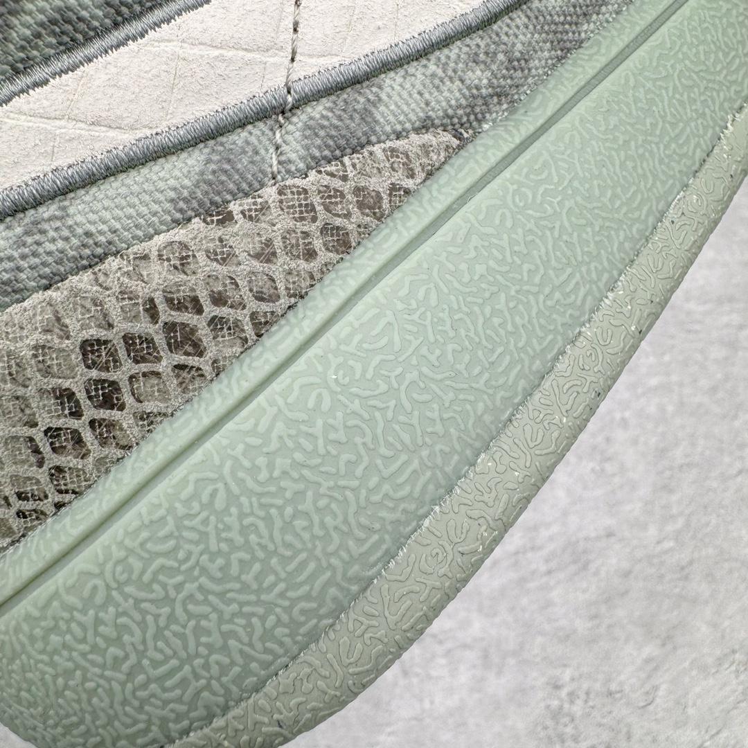 图片[16]-＃Z版纯原福利 NK Book 1 Devin Booker 德文·布克一代男子实战篮球鞋 徒步旅行 军绿 HF6236-002 全套原纸板楦头开发 确保原汁原味 完美呈现版型 鞋身流线型 原厂高强度抗扭定型港宝 小蛮腰后跟 高弹超临界发泡材质大底 贝利原厂皮料加持 内置高强度抗扭片(强度高于碳纤)给予鞋身足够抗扭矩力 实战利器 鞋身➕鞋头增配高频补强层 提升鞋头以及脚踝支撑性 尺码：40 40.5 41 42 42.5 43 44 44.5 45 46-选品中心