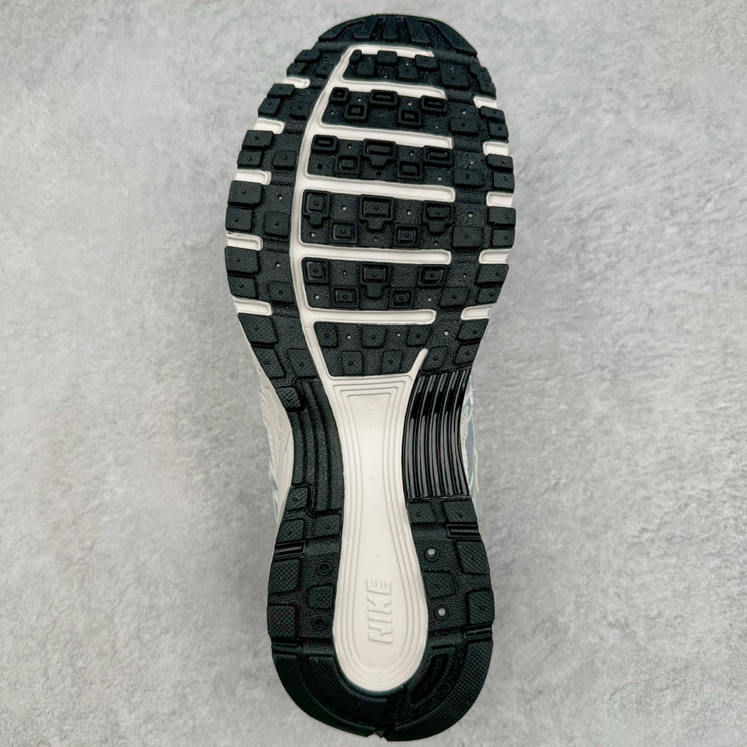 图片[9]-NK P-6000 系列低帮复古老爹风休闲运动舒适慢跑鞋 HJ3488-001 融合 Pegasus 过往运动鞋设计 助力 21 世纪早期跑步运动跃升时尚新高度 采用透气网眼布、运动风格线条和耐穿覆面 兼具吸睛外观和舒适感受 中底泡绵以田径赛道为灵感 打造厚实设计 缔造出众缓震性能 尺码：36 36.5 37.5 38 38.5 39 40 40.5 41 42 42.5 43 44 44.5 45-选品中心