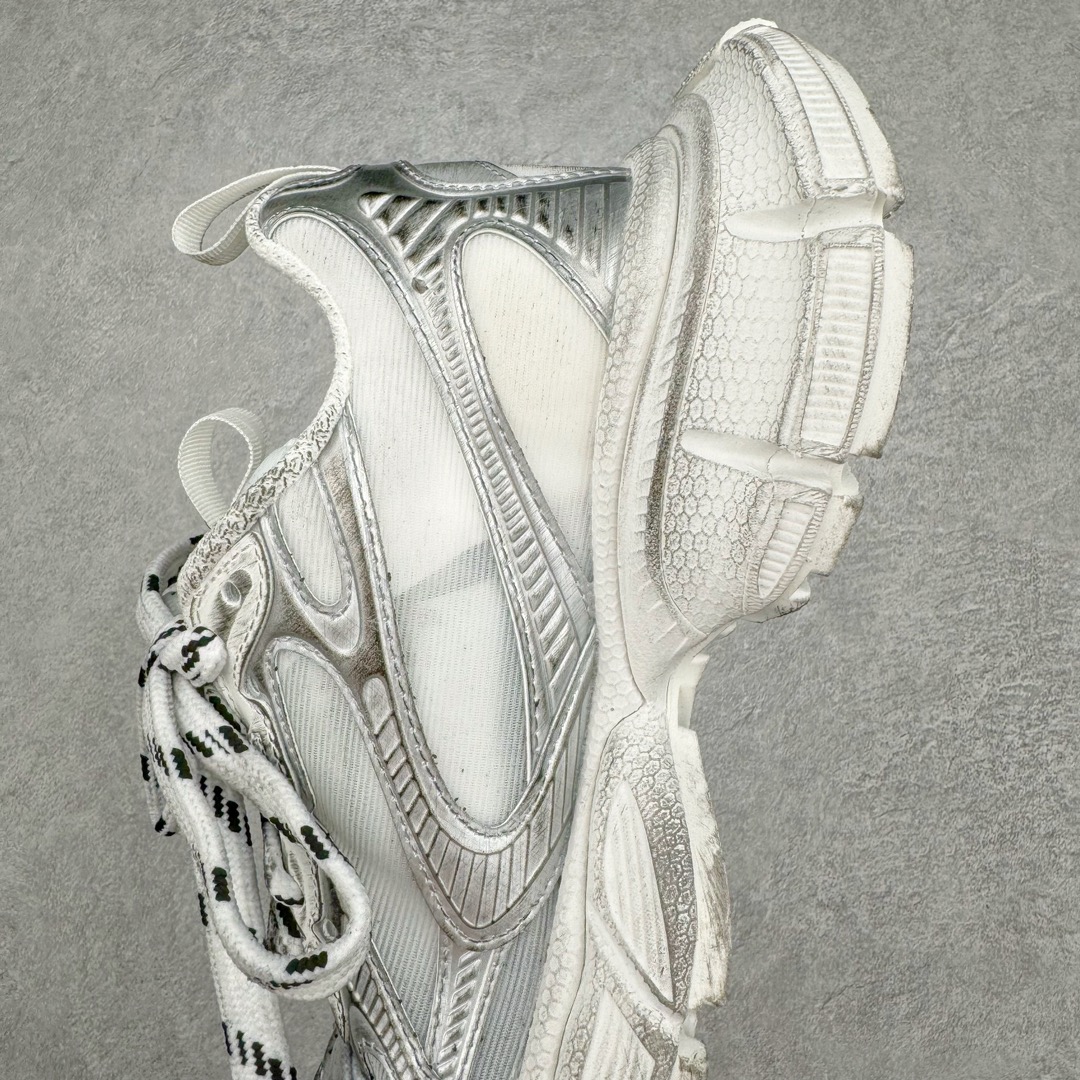 图片[7]-＃XA纯原 BALENCIAGA 3XL Sneakers 巴黎世家十代网布系带低帮走秀复古老爹鞋 全套原纸板楦头开发 最原汁原味的灵魂版型 全鞋荧光划线卡点 胶水把控整洁度追求极致完美 每一双都是工艺品 多重QC质检 超越公司货的品控标准 实实在在的免检产品 原盒原配 正确字体电绣 粗细、位置、大小正确 侧边TPU 透气孔匹配意产原版 正确分离大底 TPU软底 原版一致大底LOGO 立体感十足 原厂皮料水洗做旧 采购原厂网纱 不含皮革 网布材料和聚氨酯 磨损效果 鞋头边缘和后帮 Balenciaga 徽标 鞋面和后跟凸印尺码 鞋舌 3XL 橡胶品牌标识和反光细节 鞋帮拉袢和鞋舌拉祥 配反光细节 备用鞋带在鞋履前侧 可在穿着前取下 便于不同造型搭配 正常尺码 尺码：35 36 37 38 39 40 41 42 43 44 45 46-选品中心