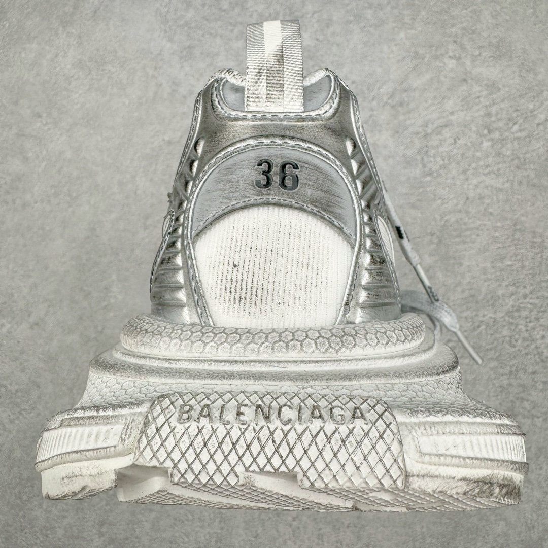 图片[8]-＃XA纯原 BALENCIAGA 3XL Sneakers 巴黎世家十代网布系带低帮走秀复古老爹鞋 全套原纸板楦头开发 最原汁原味的灵魂版型 全鞋荧光划线卡点 胶水把控整洁度追求极致完美 每一双都是工艺品 多重QC质检 超越公司货的品控标准 实实在在的免检产品 原盒原配 正确字体电绣 粗细、位置、大小正确 侧边TPU 透气孔匹配意产原版 正确分离大底 TPU软底 原版一致大底LOGO 立体感十足 原厂皮料水洗做旧 采购原厂网纱 不含皮革 网布材料和聚氨酯 磨损效果 鞋头边缘和后帮 Balenciaga 徽标 鞋面和后跟凸印尺码 鞋舌 3XL 橡胶品牌标识和反光细节 鞋帮拉袢和鞋舌拉祥 配反光细节 备用鞋带在鞋履前侧 可在穿着前取下 便于不同造型搭配 正常尺码 尺码：35 36 37 38 39 40 41 42 43 44 45 46-选品中心