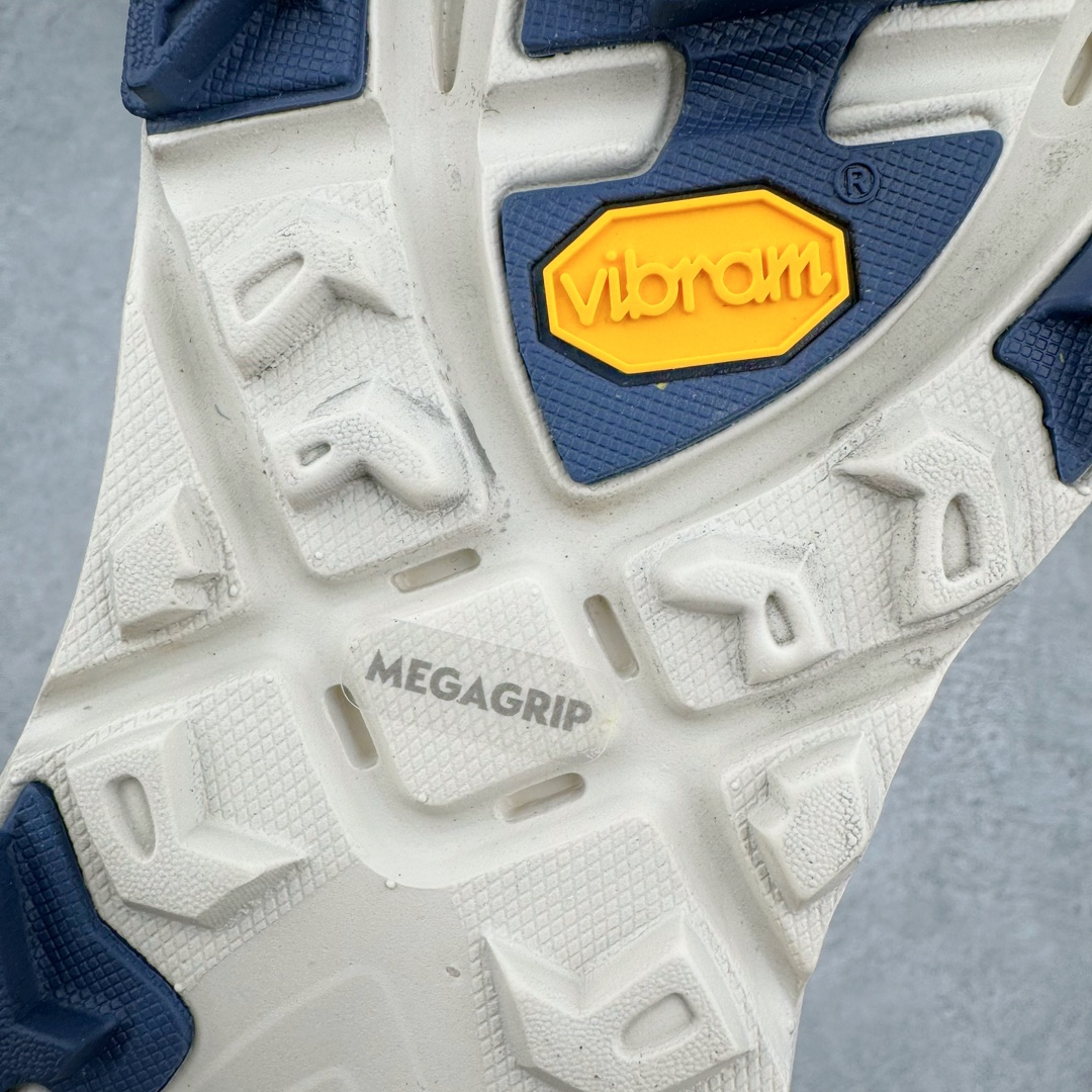 图片[17]-＃XA纯原 BALENCIAGA 3XL Sneakers 巴黎世家十代网布系带低帮走秀复古老爹鞋 全套原纸板楦头开发 最原汁原味的灵魂版型 全鞋荧光划线卡点 胶水把控整洁度追求极致完美 每一双都是工艺品 多重QC质检 超越公司货的品控标准 实实在在的免检产品 原盒原配 正确字体电绣 粗细、位置、大小正确 侧边TPU 透气孔匹配意产原版 正确分离大底 TPU软底 原版一致大底LOGO 立体感十足 原厂皮料水洗做旧 采购原厂网纱 不含皮革 网布材料和聚氨酯 磨损效果 鞋头边缘和后帮 Balenciaga 徽标 鞋面和后跟凸印尺码 鞋舌 3XL 橡胶品牌标识和反光细节 鞋帮拉袢和鞋舌拉祥 配反光细节 备用鞋带在鞋履前侧 可在穿着前取下 便于不同造型搭配 正常尺码 尺码：35 36 37 38 39 40 41 42 43 44 45 46-选品中心