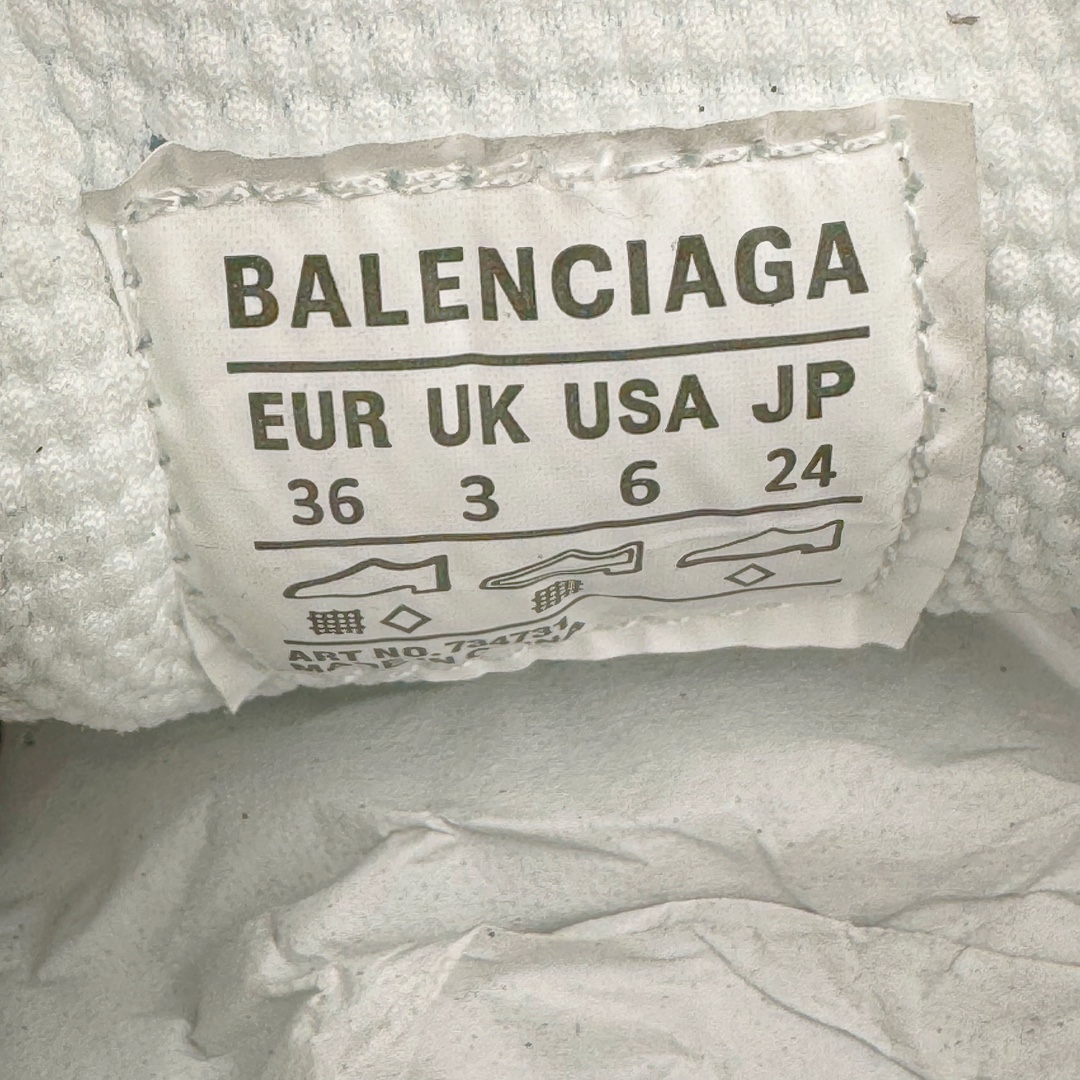 图片[10]-＃XA纯原 BALENCIAGA 3XL Sneakers 巴黎世家十代网布系带低帮走秀复古老爹鞋 全套原纸板楦头开发 最原汁原味的灵魂版型 全鞋荧光划线卡点 胶水把控整洁度追求极致完美 每一双都是工艺品 多重QC质检 超越公司货的品控标准 实实在在的免检产品 原盒原配 正确字体电绣 粗细、位置、大小正确 侧边TPU 透气孔匹配意产原版 正确分离大底 TPU软底 原版一致大底LOGO 立体感十足 原厂皮料水洗做旧 采购原厂网纱 不含皮革 网布材料和聚氨酯 磨损效果 鞋头边缘和后帮 Balenciaga 徽标 鞋面和后跟凸印尺码 鞋舌 3XL 橡胶品牌标识和反光细节 鞋帮拉袢和鞋舌拉祥 配反光细节 备用鞋带在鞋履前侧 可在穿着前取下 便于不同造型搭配 正常尺码 尺码：35 36 37 38 39 40 41 42 43 44 45 46-选品中心