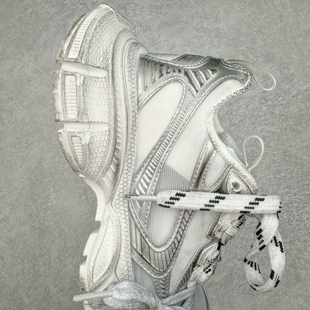 图片[6]-＃XA纯原 BALENCIAGA 3XL Sneakers 巴黎世家十代网布系带低帮走秀复古老爹鞋 全套原纸板楦头开发 最原汁原味的灵魂版型 全鞋荧光划线卡点 胶水把控整洁度追求极致完美 每一双都是工艺品 多重QC质检 超越公司货的品控标准 实实在在的免检产品 原盒原配 正确字体电绣 粗细、位置、大小正确 侧边TPU 透气孔匹配意产原版 正确分离大底 TPU软底 原版一致大底LOGO 立体感十足 原厂皮料水洗做旧 采购原厂网纱 不含皮革 网布材料和聚氨酯 磨损效果 鞋头边缘和后帮 Balenciaga 徽标 鞋面和后跟凸印尺码 鞋舌 3XL 橡胶品牌标识和反光细节 鞋帮拉袢和鞋舌拉祥 配反光细节 备用鞋带在鞋履前侧 可在穿着前取下 便于不同造型搭配 正常尺码 尺码：35 36 37 38 39 40 41 42 43 44 45 46-选品中心