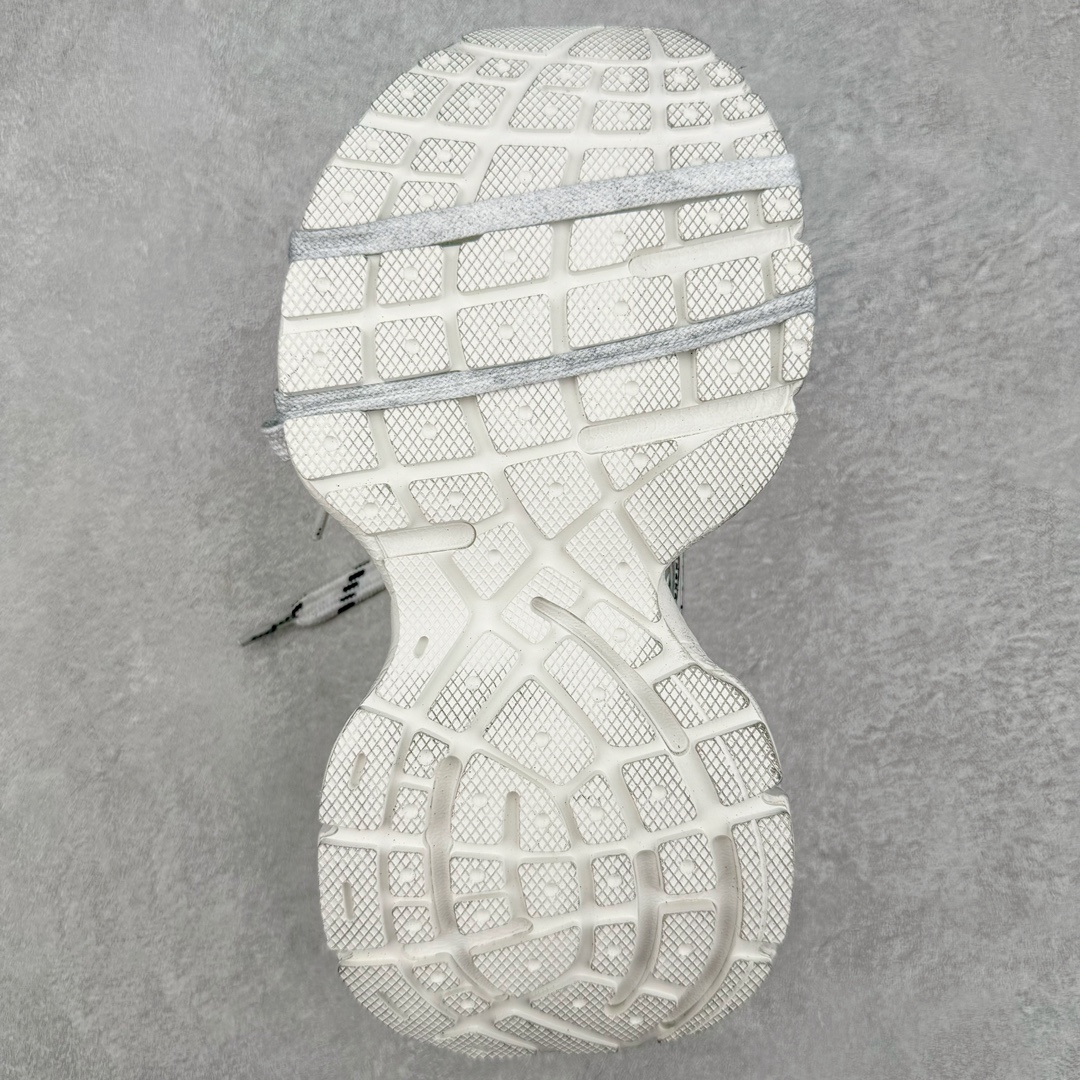 图片[9]-＃XA纯原 BALENCIAGA 3XL Sneakers 巴黎世家十代网布系带低帮走秀复古老爹鞋 全套原纸板楦头开发 最原汁原味的灵魂版型 全鞋荧光划线卡点 胶水把控整洁度追求极致完美 每一双都是工艺品 多重QC质检 超越公司货的品控标准 实实在在的免检产品 原盒原配 正确字体电绣 粗细、位置、大小正确 侧边TPU 透气孔匹配意产原版 正确分离大底 TPU软底 原版一致大底LOGO 立体感十足 原厂皮料水洗做旧 采购原厂网纱 不含皮革 网布材料和聚氨酯 磨损效果 鞋头边缘和后帮 Balenciaga 徽标 鞋面和后跟凸印尺码 鞋舌 3XL 橡胶品牌标识和反光细节 鞋帮拉袢和鞋舌拉祥 配反光细节 备用鞋带在鞋履前侧 可在穿着前取下 便于不同造型搭配 正常尺码 尺码：35 36 37 38 39 40 41 42 43 44 45 46-选品中心