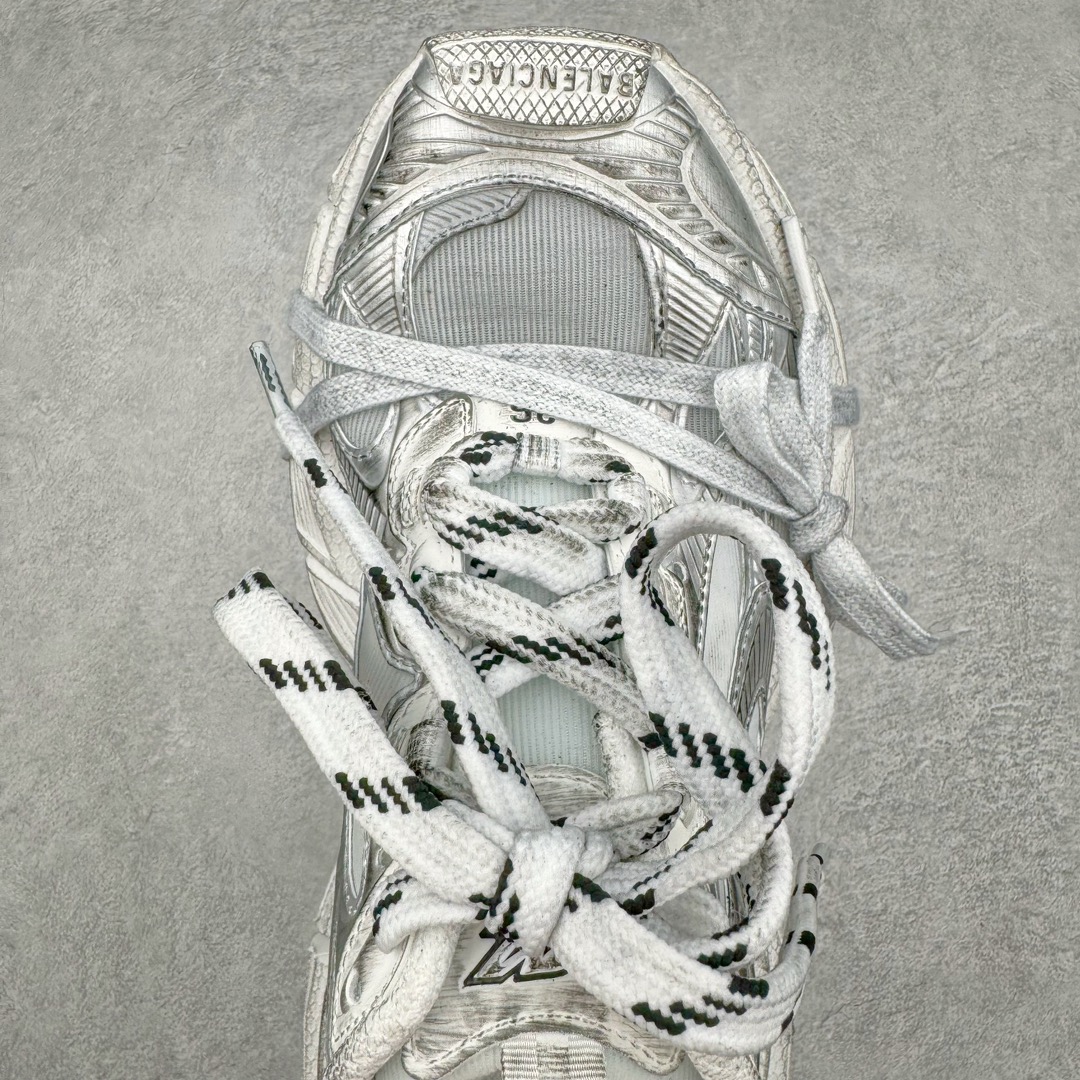 图片[4]-＃XA纯原 BALENCIAGA 3XL Sneakers 巴黎世家十代网布系带低帮走秀复古老爹鞋 全套原纸板楦头开发 最原汁原味的灵魂版型 全鞋荧光划线卡点 胶水把控整洁度追求极致完美 每一双都是工艺品 多重QC质检 超越公司货的品控标准 实实在在的免检产品 原盒原配 正确字体电绣 粗细、位置、大小正确 侧边TPU 透气孔匹配意产原版 正确分离大底 TPU软底 原版一致大底LOGO 立体感十足 原厂皮料水洗做旧 采购原厂网纱 不含皮革 网布材料和聚氨酯 磨损效果 鞋头边缘和后帮 Balenciaga 徽标 鞋面和后跟凸印尺码 鞋舌 3XL 橡胶品牌标识和反光细节 鞋帮拉袢和鞋舌拉祥 配反光细节 备用鞋带在鞋履前侧 可在穿着前取下 便于不同造型搭配 正常尺码 尺码：35 36 37 38 39 40 41 42 43 44 45 46-选品中心