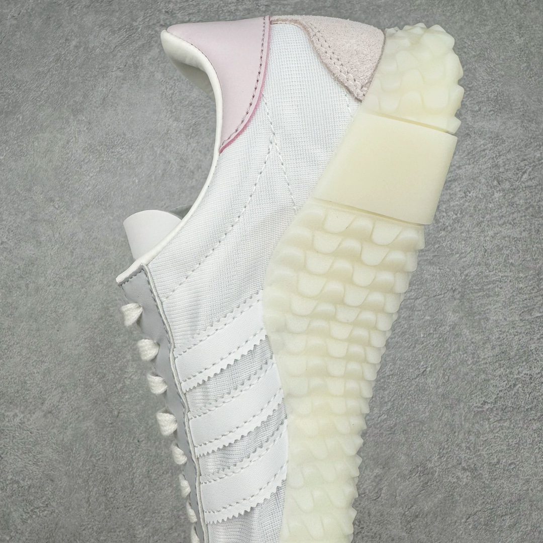 图片[7]-＃纯原 AD Originals Country x Kamanda卡曼达混合系列章鱼卷底复古锯齿休闲运动训练慢跑鞋 货号：G27825 今年推出的全新鞋型 Kamanda，由于其夸张独特的外底，被玩家们称为“鱿鱼卷”，关注度一直颇高。将经典跑鞋 Country 的鞋面移植到 Kamanda 外底上 鞋面使用轻薄的尼龙布搭配皮革打造，以白色搭配绿色点缀，无论用料质感还是配色都极具复古气息。外底为 Kamanda 标志性的上翻设计，造型前卫，与复古风鞋面形成鲜明反差。尺码：36 36.5 37.5 38 38.5 39 40 40.5 41 42 42.5 43 44 44.5 45-选品中心