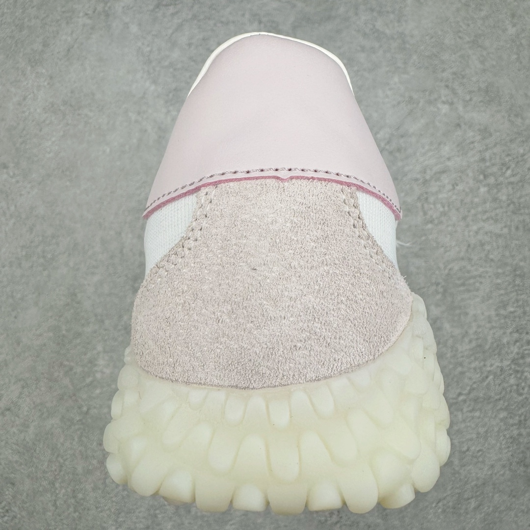 图片[8]-＃纯原 AD Originals Country x Kamanda卡曼达混合系列章鱼卷底复古锯齿休闲运动训练慢跑鞋 货号：G27825 今年推出的全新鞋型 Kamanda，由于其夸张独特的外底，被玩家们称为“鱿鱼卷”，关注度一直颇高。将经典跑鞋 Country 的鞋面移植到 Kamanda 外底上 鞋面使用轻薄的尼龙布搭配皮革打造，以白色搭配绿色点缀，无论用料质感还是配色都极具复古气息。外底为 Kamanda 标志性的上翻设计，造型前卫，与复古风鞋面形成鲜明反差。尺码：36 36.5 37.5 38 38.5 39 40 40.5 41 42 42.5 43 44 44.5 45-选品中心