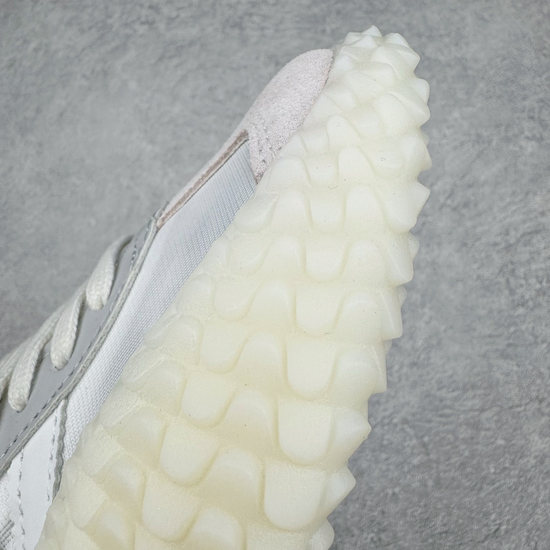 图片[14]-＃纯原 AD Originals Country x Kamanda卡曼达混合系列章鱼卷底复古锯齿休闲运动训练慢跑鞋 货号：G27825 今年推出的全新鞋型 Kamanda，由于其夸张独特的外底，被玩家们称为“鱿鱼卷”，关注度一直颇高。将经典跑鞋 Country 的鞋面移植到 Kamanda 外底上 鞋面使用轻薄的尼龙布搭配皮革打造，以白色搭配绿色点缀，无论用料质感还是配色都极具复古气息。外底为 Kamanda 标志性的上翻设计，造型前卫，与复古风鞋面形成鲜明反差。尺码：36 36.5 37.5 38 38.5 39 40 40.5 41 42 42.5 43 44 44.5 45-选品中心