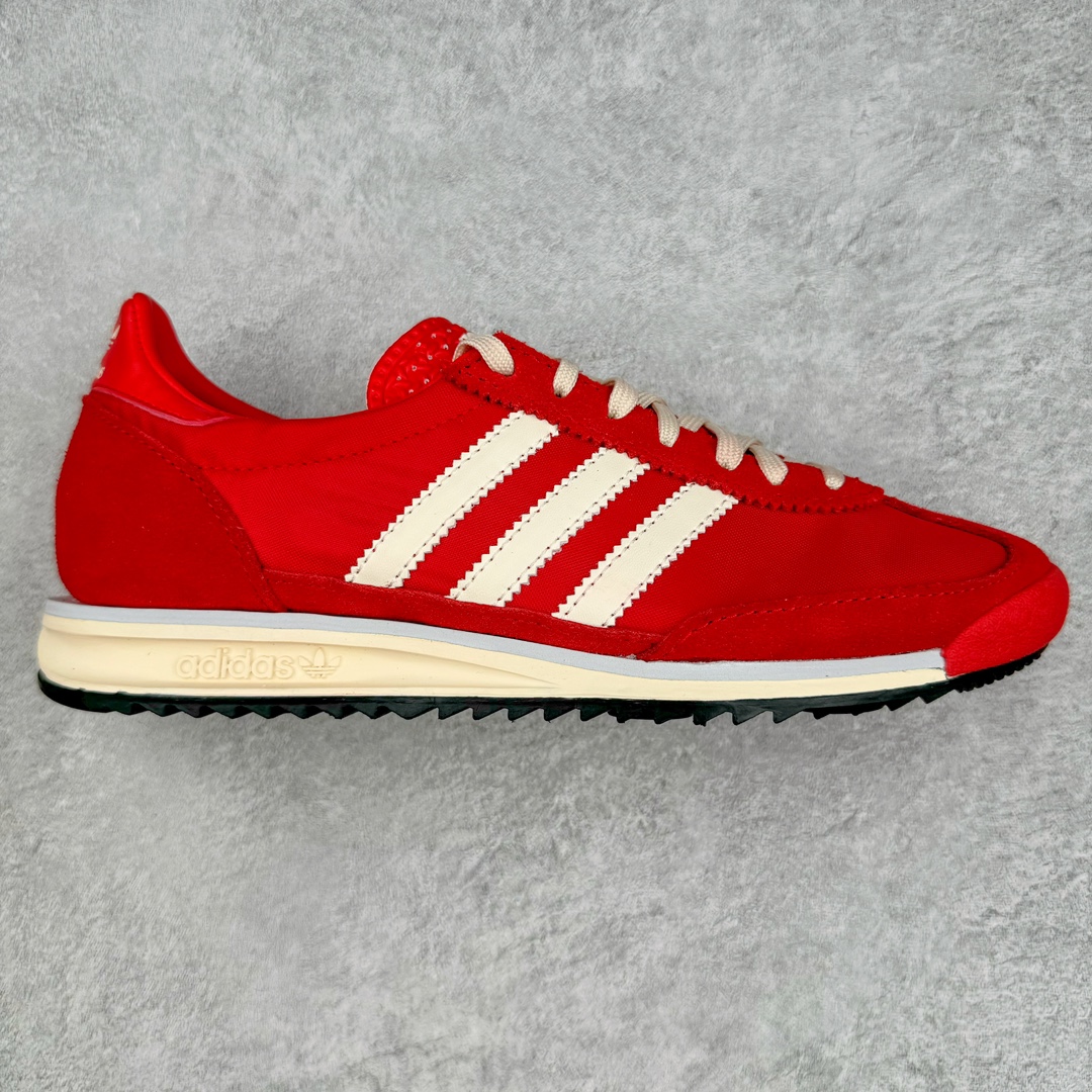 ＃MF AD Wmns SL72 OG 系列德训足球风百搭低帮休闲运动板鞋 IE3475 Originals推出复古「T头鞋」造型的SL72鞋款复刻，有男女两款可选。男生款为SL72RS，鞋型挺立饱满，鞋底增加高度，采用麂皮与布面制作，符合复古氛围；女生款为SL72OGW，致敬经典款式，鞋身纤细，还原70年代设计，以绿色呈现，点缀金色细节。多款配色可选。「T 头鞋」这两年有多火大家见到了吧？明星、穿搭博主几乎人手一双，凭借复古味的外观，以及亲民的价格，同样成为了不少球鞋玩家日常上脚首选。近日 adidas Originals 将有「T 头鞋」造型的诞生于 1972 年的 SL72 鞋款复刻带回，各位买鞋又有新选择了。1972 年 SL72 问世后，引领了后来阿迪达斯的跑鞋发展方向，其中「SL」代表了 Super Light，彰显了产品轻便的特性。1972 年 SL72 问世后，引领了后来阿迪达斯的跑鞋发展方向，其中「SL」代表了 Super Light，彰显了产品轻便的特性。这次 adidas Originals 延续其轻质经典的基因，带来男女两款 SL72。男生款带来 SL72 RS 鞋型，RS 意为 Reshaped（重塑），鞋款在保留了经典的外观基础上，在尼龙材质里增加了填充物，使鞋型更加挺立和饱满，鞋头则更加圆润，鞋底的 EVA 材质则增加了鞋款的高度。女生款则带来 SL72 OG W 鞋型，OG 顾名思义则是致敬经典款式，相较于 RS（Reshaped）鞋款，鞋身更加纤细，其整体鞋身轮廓、线条、细节、材质上尊崇 70 年代 SL72 的设计，还原经典味道。尺码：36 36⅔ 37⅓ 38 38⅔ 39⅓ 40 40⅔ 41⅓ 42 42⅔ 43⅓ 44 44⅔ 45-选品中心