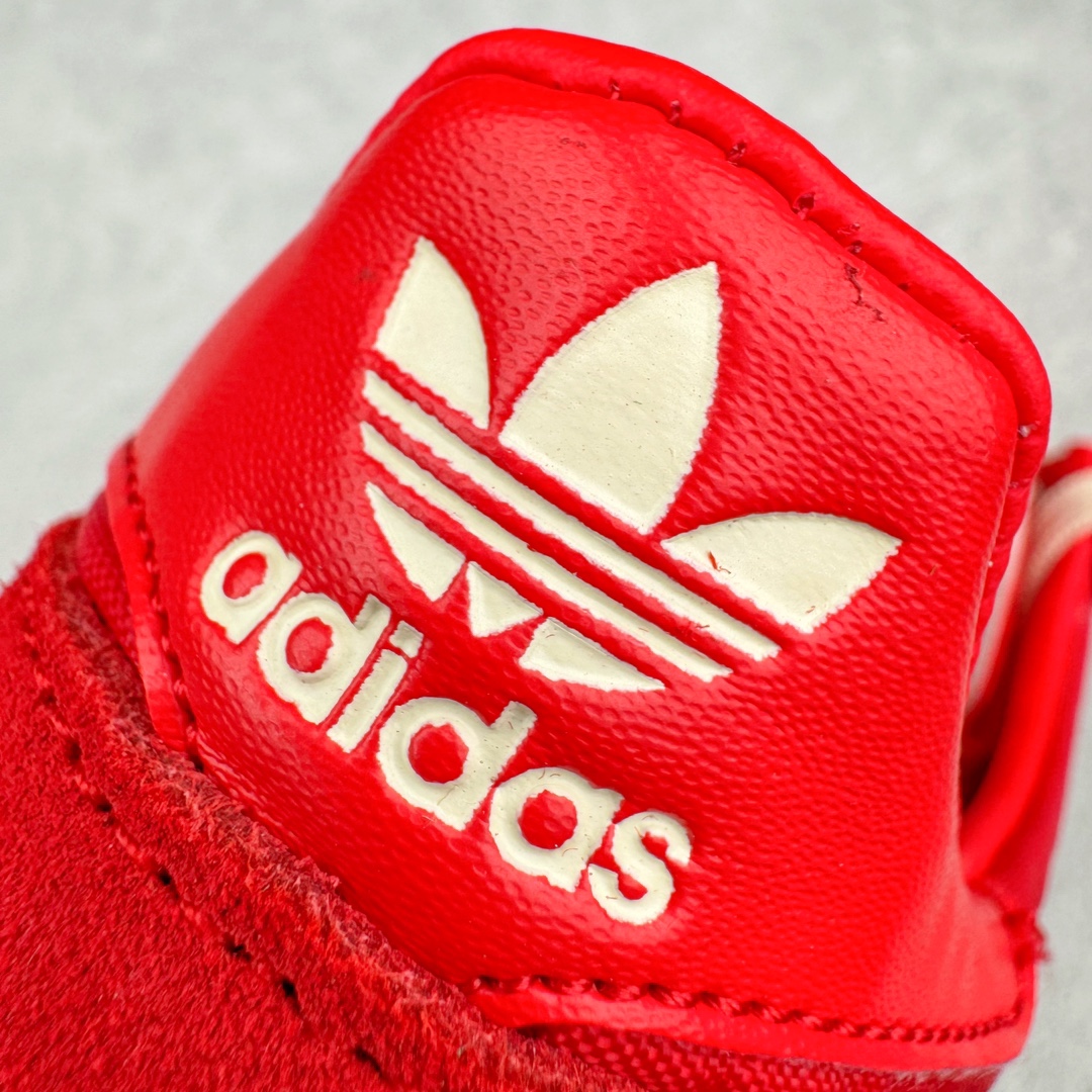 图片[12]-＃MF AD Wmns SL72 OG 系列德训足球风百搭低帮休闲运动板鞋 IE3475 Originals推出复古「T头鞋」造型的SL72鞋款复刻，有男女两款可选。男生款为SL72RS，鞋型挺立饱满，鞋底增加高度，采用麂皮与布面制作，符合复古氛围；女生款为SL72OGW，致敬经典款式，鞋身纤细，还原70年代设计，以绿色呈现，点缀金色细节。多款配色可选。「T 头鞋」这两年有多火大家见到了吧？明星、穿搭博主几乎人手一双，凭借复古味的外观，以及亲民的价格，同样成为了不少球鞋玩家日常上脚首选。近日 adidas Originals 将有「T 头鞋」造型的诞生于 1972 年的 SL72 鞋款复刻带回，各位买鞋又有新选择了。1972 年 SL72 问世后，引领了后来阿迪达斯的跑鞋发展方向，其中「SL」代表了 Super Light，彰显了产品轻便的特性。1972 年 SL72 问世后，引领了后来阿迪达斯的跑鞋发展方向，其中「SL」代表了 Super Light，彰显了产品轻便的特性。这次 adidas Originals 延续其轻质经典的基因，带来男女两款 SL72。男生款带来 SL72 RS 鞋型，RS 意为 Reshaped（重塑），鞋款在保留了经典的外观基础上，在尼龙材质里增加了填充物，使鞋型更加挺立和饱满，鞋头则更加圆润，鞋底的 EVA 材质则增加了鞋款的高度。女生款则带来 SL72 OG W 鞋型，OG 顾名思义则是致敬经典款式，相较于 RS（Reshaped）鞋款，鞋身更加纤细，其整体鞋身轮廓、线条、细节、材质上尊崇 70 年代 SL72 的设计，还原经典味道。尺码：36 36⅔ 37⅓ 38 38⅔ 39⅓ 40 40⅔ 41⅓ 42 42⅔ 43⅓ 44 44⅔ 45-选品中心