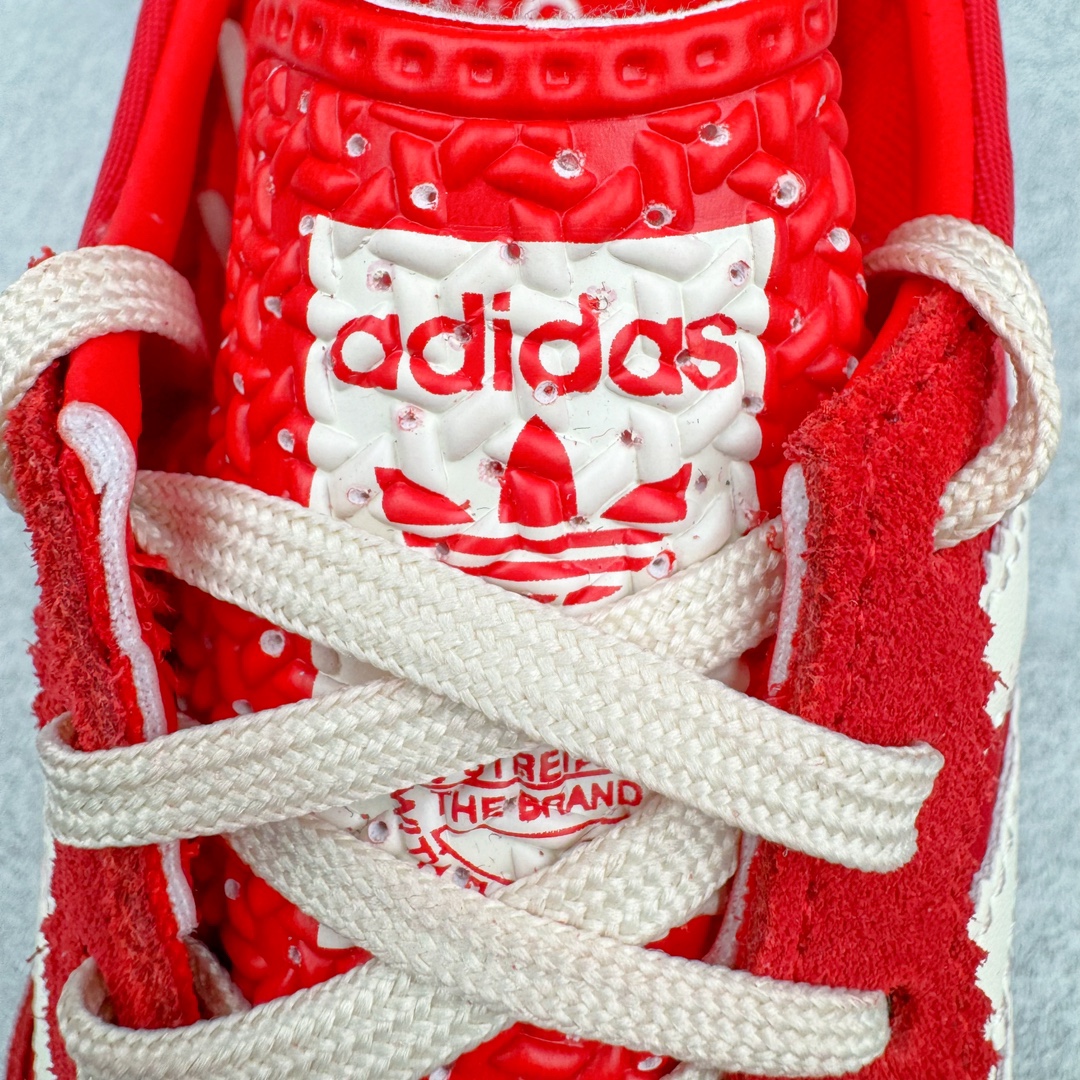 图片[14]-＃MF AD Wmns SL72 OG 系列德训足球风百搭低帮休闲运动板鞋 IE3475 Originals推出复古「T头鞋」造型的SL72鞋款复刻，有男女两款可选。男生款为SL72RS，鞋型挺立饱满，鞋底增加高度，采用麂皮与布面制作，符合复古氛围；女生款为SL72OGW，致敬经典款式，鞋身纤细，还原70年代设计，以绿色呈现，点缀金色细节。多款配色可选。「T 头鞋」这两年有多火大家见到了吧？明星、穿搭博主几乎人手一双，凭借复古味的外观，以及亲民的价格，同样成为了不少球鞋玩家日常上脚首选。近日 adidas Originals 将有「T 头鞋」造型的诞生于 1972 年的 SL72 鞋款复刻带回，各位买鞋又有新选择了。1972 年 SL72 问世后，引领了后来阿迪达斯的跑鞋发展方向，其中「SL」代表了 Super Light，彰显了产品轻便的特性。1972 年 SL72 问世后，引领了后来阿迪达斯的跑鞋发展方向，其中「SL」代表了 Super Light，彰显了产品轻便的特性。这次 adidas Originals 延续其轻质经典的基因，带来男女两款 SL72。男生款带来 SL72 RS 鞋型，RS 意为 Reshaped（重塑），鞋款在保留了经典的外观基础上，在尼龙材质里增加了填充物，使鞋型更加挺立和饱满，鞋头则更加圆润，鞋底的 EVA 材质则增加了鞋款的高度。女生款则带来 SL72 OG W 鞋型，OG 顾名思义则是致敬经典款式，相较于 RS（Reshaped）鞋款，鞋身更加纤细，其整体鞋身轮廓、线条、细节、材质上尊崇 70 年代 SL72 的设计，还原经典味道。尺码：36 36⅔ 37⅓ 38 38⅔ 39⅓ 40 40⅔ 41⅓ 42 42⅔ 43⅓ 44 44⅔ 45-选品中心