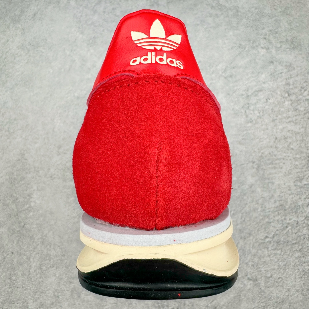 图片[8]-＃MF AD Wmns SL72 OG 系列德训足球风百搭低帮休闲运动板鞋 IE3475 Originals推出复古「T头鞋」造型的SL72鞋款复刻，有男女两款可选。男生款为SL72RS，鞋型挺立饱满，鞋底增加高度，采用麂皮与布面制作，符合复古氛围；女生款为SL72OGW，致敬经典款式，鞋身纤细，还原70年代设计，以绿色呈现，点缀金色细节。多款配色可选。「T 头鞋」这两年有多火大家见到了吧？明星、穿搭博主几乎人手一双，凭借复古味的外观，以及亲民的价格，同样成为了不少球鞋玩家日常上脚首选。近日 adidas Originals 将有「T 头鞋」造型的诞生于 1972 年的 SL72 鞋款复刻带回，各位买鞋又有新选择了。1972 年 SL72 问世后，引领了后来阿迪达斯的跑鞋发展方向，其中「SL」代表了 Super Light，彰显了产品轻便的特性。1972 年 SL72 问世后，引领了后来阿迪达斯的跑鞋发展方向，其中「SL」代表了 Super Light，彰显了产品轻便的特性。这次 adidas Originals 延续其轻质经典的基因，带来男女两款 SL72。男生款带来 SL72 RS 鞋型，RS 意为 Reshaped（重塑），鞋款在保留了经典的外观基础上，在尼龙材质里增加了填充物，使鞋型更加挺立和饱满，鞋头则更加圆润，鞋底的 EVA 材质则增加了鞋款的高度。女生款则带来 SL72 OG W 鞋型，OG 顾名思义则是致敬经典款式，相较于 RS（Reshaped）鞋款，鞋身更加纤细，其整体鞋身轮廓、线条、细节、材质上尊崇 70 年代 SL72 的设计，还原经典味道。尺码：36 36⅔ 37⅓ 38 38⅔ 39⅓ 40 40⅔ 41⅓ 42 42⅔ 43⅓ 44 44⅔ 45-选品中心