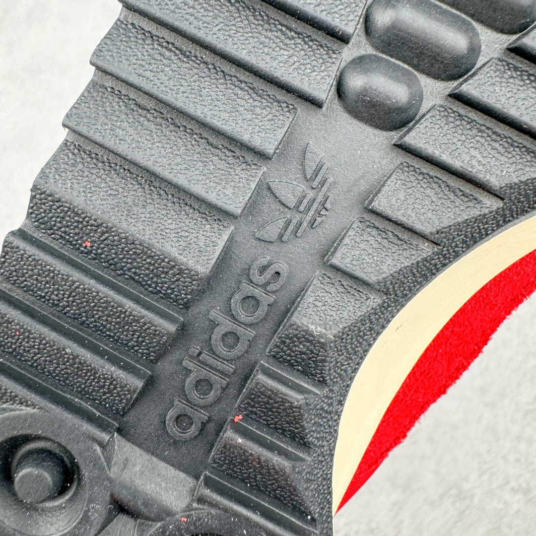 图片[17]-＃MF AD Wmns SL72 OG 系列德训足球风百搭低帮休闲运动板鞋 IE3475 Originals推出复古「T头鞋」造型的SL72鞋款复刻，有男女两款可选。男生款为SL72RS，鞋型挺立饱满，鞋底增加高度，采用麂皮与布面制作，符合复古氛围；女生款为SL72OGW，致敬经典款式，鞋身纤细，还原70年代设计，以绿色呈现，点缀金色细节。多款配色可选。「T 头鞋」这两年有多火大家见到了吧？明星、穿搭博主几乎人手一双，凭借复古味的外观，以及亲民的价格，同样成为了不少球鞋玩家日常上脚首选。近日 adidas Originals 将有「T 头鞋」造型的诞生于 1972 年的 SL72 鞋款复刻带回，各位买鞋又有新选择了。1972 年 SL72 问世后，引领了后来阿迪达斯的跑鞋发展方向，其中「SL」代表了 Super Light，彰显了产品轻便的特性。1972 年 SL72 问世后，引领了后来阿迪达斯的跑鞋发展方向，其中「SL」代表了 Super Light，彰显了产品轻便的特性。这次 adidas Originals 延续其轻质经典的基因，带来男女两款 SL72。男生款带来 SL72 RS 鞋型，RS 意为 Reshaped（重塑），鞋款在保留了经典的外观基础上，在尼龙材质里增加了填充物，使鞋型更加挺立和饱满，鞋头则更加圆润，鞋底的 EVA 材质则增加了鞋款的高度。女生款则带来 SL72 OG W 鞋型，OG 顾名思义则是致敬经典款式，相较于 RS（Reshaped）鞋款，鞋身更加纤细，其整体鞋身轮廓、线条、细节、材质上尊崇 70 年代 SL72 的设计，还原经典味道。尺码：36 36⅔ 37⅓ 38 38⅔ 39⅓ 40 40⅔ 41⅓ 42 42⅔ 43⅓ 44 44⅔ 45-选品中心