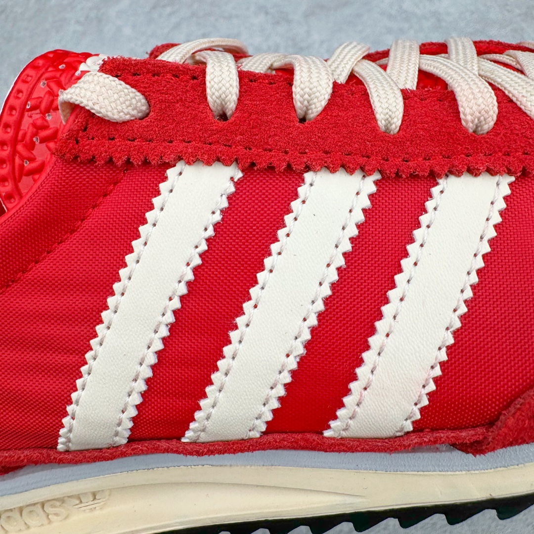 图片[15]-＃MF AD Wmns SL72 OG 系列德训足球风百搭低帮休闲运动板鞋 IE3475 Originals推出复古「T头鞋」造型的SL72鞋款复刻，有男女两款可选。男生款为SL72RS，鞋型挺立饱满，鞋底增加高度，采用麂皮与布面制作，符合复古氛围；女生款为SL72OGW，致敬经典款式，鞋身纤细，还原70年代设计，以绿色呈现，点缀金色细节。多款配色可选。「T 头鞋」这两年有多火大家见到了吧？明星、穿搭博主几乎人手一双，凭借复古味的外观，以及亲民的价格，同样成为了不少球鞋玩家日常上脚首选。近日 adidas Originals 将有「T 头鞋」造型的诞生于 1972 年的 SL72 鞋款复刻带回，各位买鞋又有新选择了。1972 年 SL72 问世后，引领了后来阿迪达斯的跑鞋发展方向，其中「SL」代表了 Super Light，彰显了产品轻便的特性。1972 年 SL72 问世后，引领了后来阿迪达斯的跑鞋发展方向，其中「SL」代表了 Super Light，彰显了产品轻便的特性。这次 adidas Originals 延续其轻质经典的基因，带来男女两款 SL72。男生款带来 SL72 RS 鞋型，RS 意为 Reshaped（重塑），鞋款在保留了经典的外观基础上，在尼龙材质里增加了填充物，使鞋型更加挺立和饱满，鞋头则更加圆润，鞋底的 EVA 材质则增加了鞋款的高度。女生款则带来 SL72 OG W 鞋型，OG 顾名思义则是致敬经典款式，相较于 RS（Reshaped）鞋款，鞋身更加纤细，其整体鞋身轮廓、线条、细节、材质上尊崇 70 年代 SL72 的设计，还原经典味道。尺码：36 36⅔ 37⅓ 38 38⅔ 39⅓ 40 40⅔ 41⅓ 42 42⅔ 43⅓ 44 44⅔ 45-选品中心