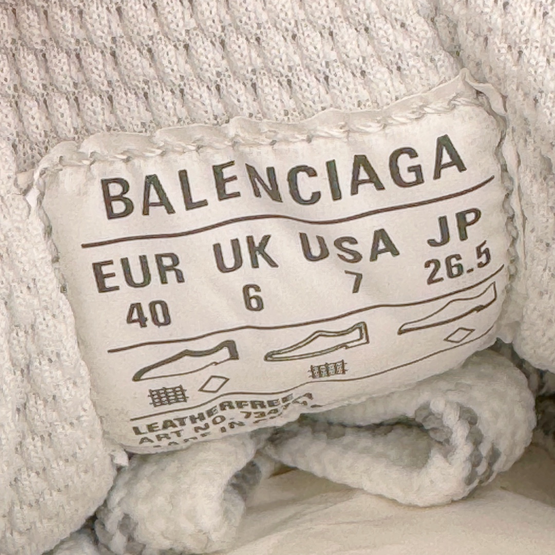 图片[10]-＃VG零售版 BALENCIAGA 3XL Sneakers 巴黎世家十代网布系带低帮走秀复古老爹鞋 全套原纸板楦头开发 最原汁原味的灵魂版型 全鞋荧光划线卡点 胶水把控整洁度追求极致完美 每一双都是工艺品 多重QC质检 超越公司货的品控标准 实实在在的免检产品 原盒原配 正确字体电绣 粗细、位置、大小正确 侧边TPU 透气孔匹配意产原版 正确分离大底 TPU软底 原版一致大底LOGO 立体感十足 原厂皮料水洗做旧 采购原厂网纱 不含皮革 网布材料和聚氨酯 磨损效果 鞋头边缘和后帮 Balenciaga 徽标 鞋面和后跟凸印尺码 鞋舌 3XL 橡胶品牌标识和反光细节 鞋帮拉袢和鞋舌拉祥 配反光细节 备用鞋带在鞋履前侧 可在穿着前取下 便于不同造型搭配 正常尺码 尺码：35 36 37 38 39 40 41 42 43 44 45 46-选品中心