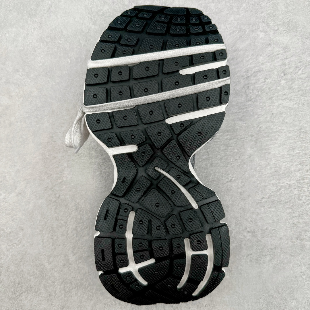 图片[9]-＃VG零售版 BALENCIAGA 3XL Sneakers 巴黎世家十代网布系带低帮走秀复古老爹鞋 全套原纸板楦头开发 最原汁原味的灵魂版型 全鞋荧光划线卡点 胶水把控整洁度追求极致完美 每一双都是工艺品 多重QC质检 超越公司货的品控标准 实实在在的免检产品 原盒原配 正确字体电绣 粗细、位置、大小正确 侧边TPU 透气孔匹配意产原版 正确分离大底 TPU软底 原版一致大底LOGO 立体感十足 原厂皮料水洗做旧 采购原厂网纱 不含皮革 网布材料和聚氨酯 磨损效果 鞋头边缘和后帮 Balenciaga 徽标 鞋面和后跟凸印尺码 鞋舌 3XL 橡胶品牌标识和反光细节 鞋帮拉袢和鞋舌拉祥 配反光细节 备用鞋带在鞋履前侧 可在穿着前取下 便于不同造型搭配 正常尺码 尺码：35 36 37 38 39 40 41 42 43 44 45 46-选品中心
