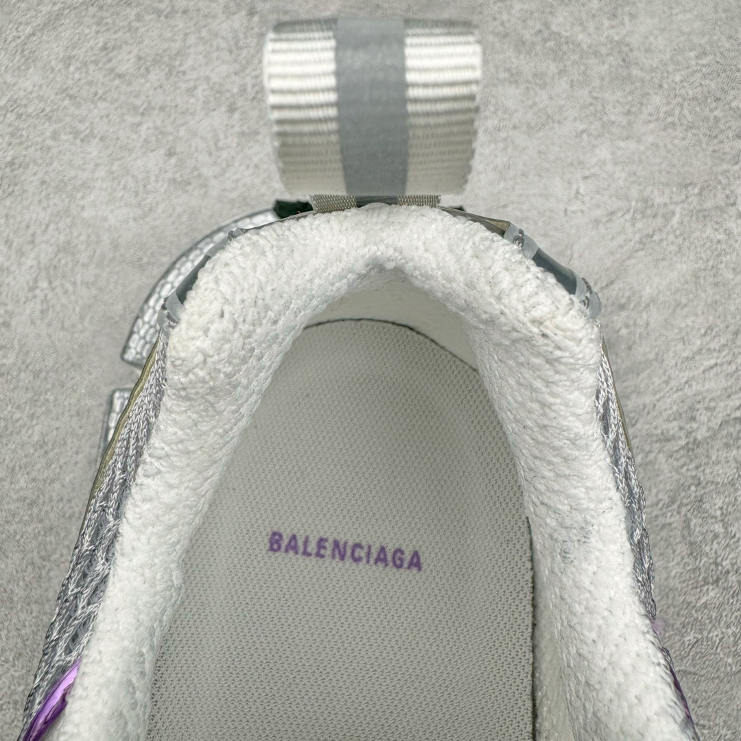 图片[11]-＃VG零售版 BALENCIAGA 3XL Sneakers 巴黎世家十代网布系带低帮走秀复古老爹鞋 全套原纸板楦头开发 最原汁原味的灵魂版型 全鞋荧光划线卡点 胶水把控整洁度追求极致完美 每一双都是工艺品 多重QC质检 超越公司货的品控标准 实实在在的免检产品 原盒原配 正确字体电绣 粗细、位置、大小正确 侧边TPU 透气孔匹配意产原版 正确分离大底 TPU软底 原版一致大底LOGO 立体感十足 原厂皮料水洗做旧 采购原厂网纱 不含皮革 网布材料和聚氨酯 磨损效果 鞋头边缘和后帮 Balenciaga 徽标 鞋面和后跟凸印尺码 鞋舌 3XL 橡胶品牌标识和反光细节 鞋帮拉袢和鞋舌拉祥 配反光细节 备用鞋带在鞋履前侧 可在穿着前取下 便于不同造型搭配 正常尺码 尺码：35 36 37 38 39 40 41 42 43 44 45 46-选品中心