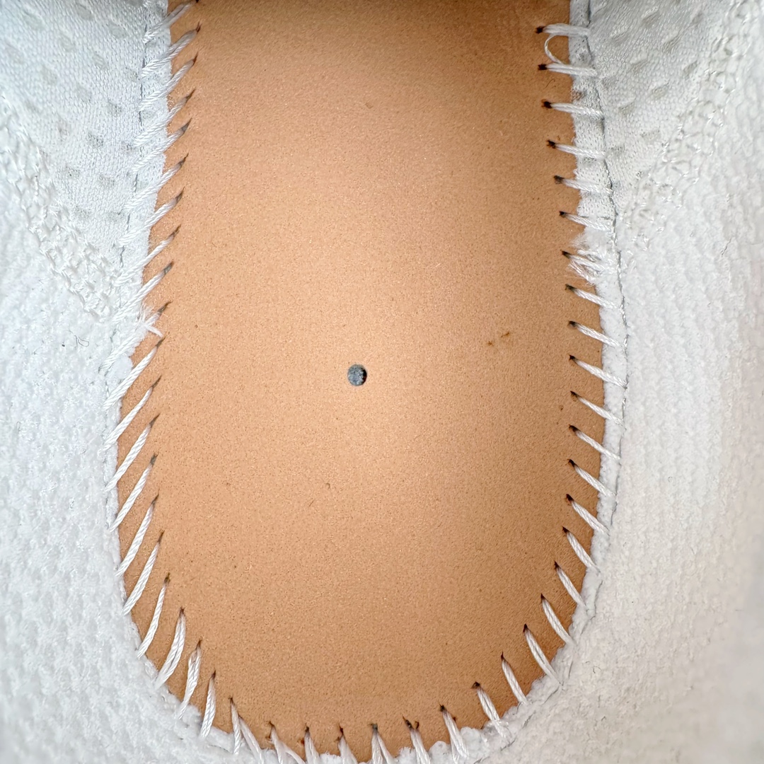 图片[18]-＃VG零售版 BALENCIAGA 3XL Sneakers 巴黎世家十代网布系带低帮走秀复古老爹鞋 全套原纸板楦头开发 最原汁原味的灵魂版型 全鞋荧光划线卡点 胶水把控整洁度追求极致完美 每一双都是工艺品 多重QC质检 超越公司货的品控标准 实实在在的免检产品 原盒原配 正确字体电绣 粗细、位置、大小正确 侧边TPU 透气孔匹配意产原版 正确分离大底 TPU软底 原版一致大底LOGO 立体感十足 原厂皮料水洗做旧 采购原厂网纱 不含皮革 网布材料和聚氨酯 磨损效果 鞋头边缘和后帮 Balenciaga 徽标 鞋面和后跟凸印尺码 鞋舌 3XL 橡胶品牌标识和反光细节 鞋帮拉袢和鞋舌拉祥 配反光细节 备用鞋带在鞋履前侧 可在穿着前取下 便于不同造型搭配 正常尺码 尺码：35 36 37 38 39 40 41 42 43 44 45 46-选品中心