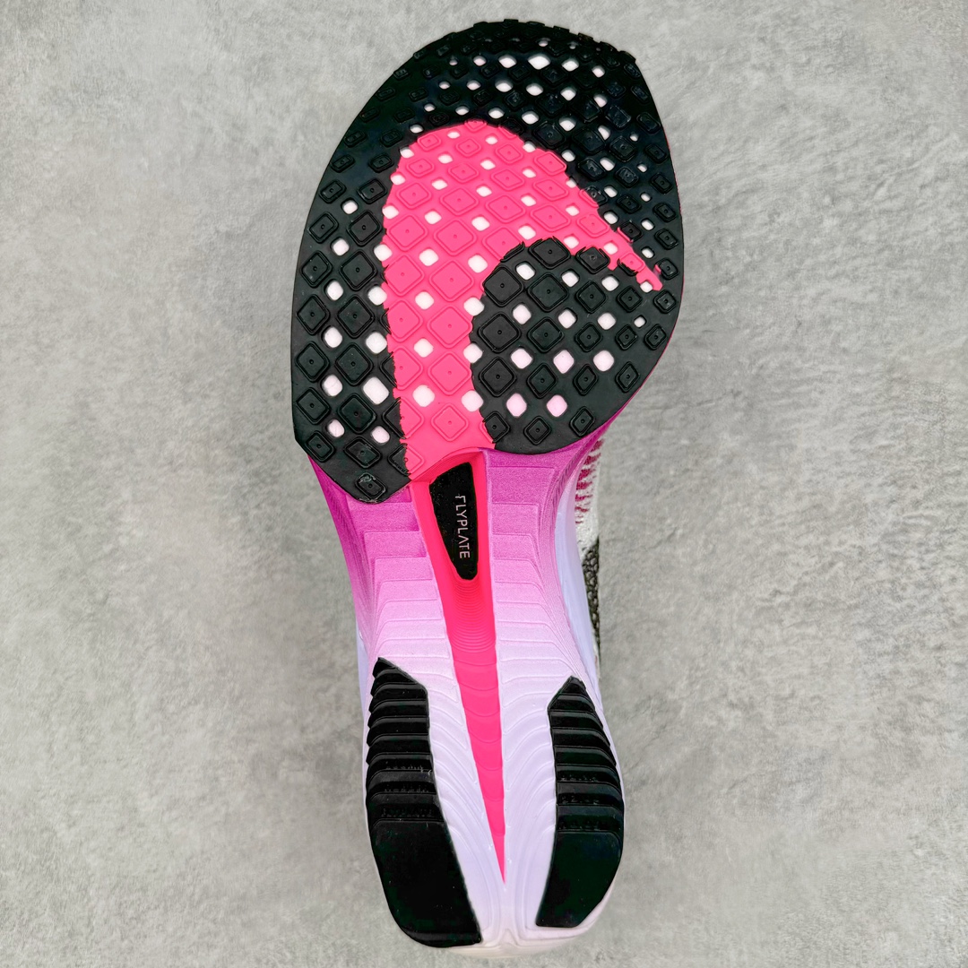 ＃纯原福利‼️
💰150 合作私
NK Zoom VaporFly Next 3% 编织飞线马拉松三代超级休运动跑鞋 泰光zp订单 真碳加持 保留了NK Systeml的突破性产品科技 且在这个基础上搭载了NK Flyknit鞋面 让这双为比赛竞速而打造的战靴更加轻盈、透气突破性的Zoom X泡棉带来NK跑步至今为止最为出色的能量回馈 
Size 详情看库存！
