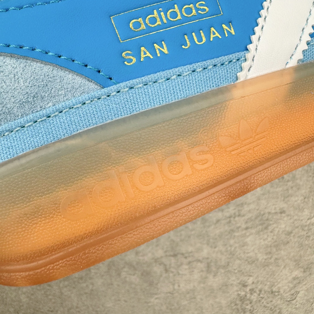 图片[13]-坏痞兔Bad Bunny x AD Gazelle Indoor Trainers \\\”Benito\\\”羚羊内训系列低帮复古百搭休闲运动德训风板鞋“联名白蓝变形鞋头”IF9734 Bad Bunny本人在杂志拍摄时率先上脚带一波节奏，emm，手上拿的杂志封面还是Kylie，看来前女友和布克重新约会，这位哥也还是没放下啊…回到鞋款本身，整体选择了简约的黑白皮革搭配浅灰色长绒麂皮材质，最后以半透明生胶大底收尾，质感在线。不同于以往联名的调色盘操作，Bad Bunny对Gazelle indoor进行了加宽加厚处理，以及鞋头变形的设计，带来全新的歪头面包鞋型Gazelle。此外，鞋款标签直接呈现在后跟处，鞋侧adidas标识下方还加入了\\\”benito\\\”字样，辨识度拉满。 尺码：35 36 36⅔ 37⅓ 38 38⅔ 39⅓ 40 40⅔ 41⅓ 42 42⅔ 43⅓ 44 44⅔ 45-选品中心