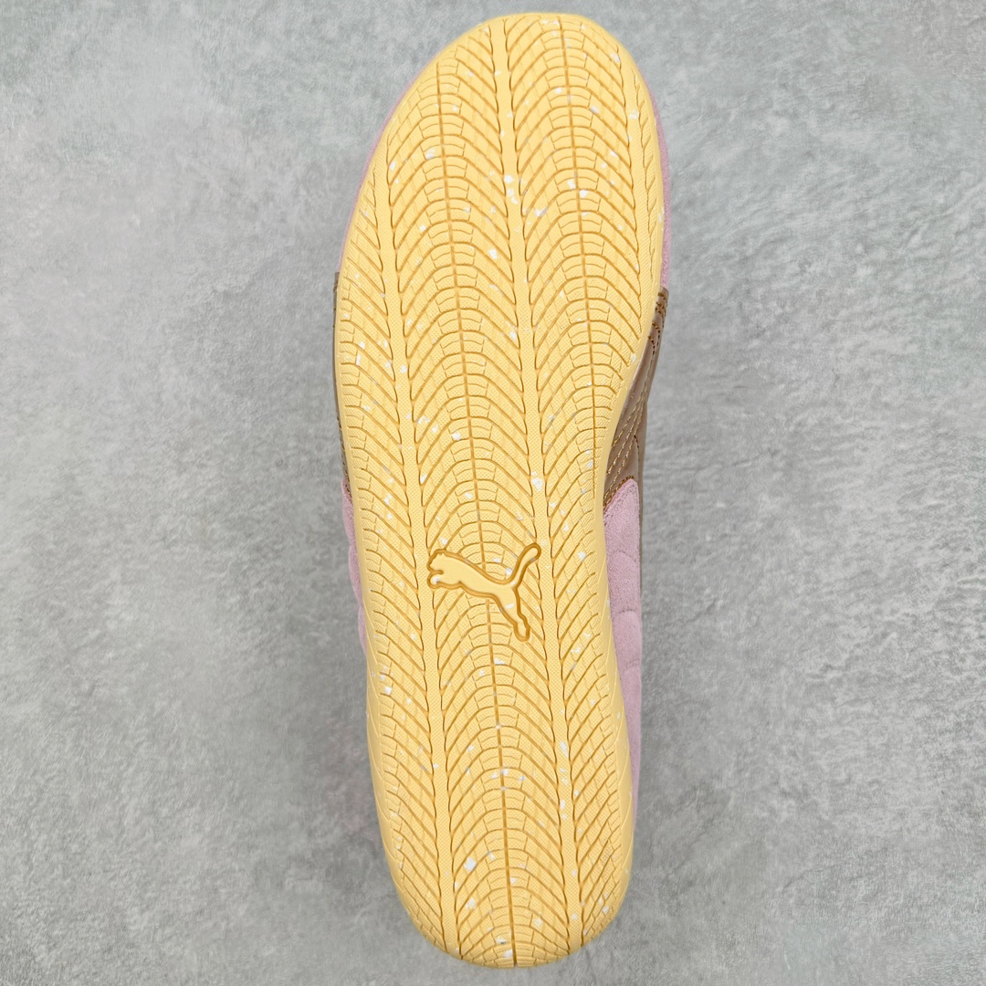 图片[9]-＃绿X/GX Puma Roma M Motorsport 彪马罗马阿莫尔系列低帮复古运动休闲赛车跑鞋 市面唯一正确版本 平台订单 独家原档私模大底 正确纸板中底 海玻璃鞋垫 原盒原配鞋盒分三个尺码段 原厂电绣 正确翻毛皮鞋面 全球知名运动品牌PUMA宝马赛车系列，融合了宝马车队的标志性配色，以趣味十足又前卫复古的设计引领潮流，将赛道精神融入街头时尚，开启前卫竞速之旅。自1978年巴伐利亚车队走上世界舞台，宝马赛车就在全球汽车制造和赛车运动领域留下了浓墨重彩的一笔。全新的两款BMW MMS Roma与BMW MMS Speedboat鞋款，均从宝马车型中汲取灵感。以黑或白为底色，融入经典配色，主打前卫复古风。Roma鞋款的鞋侧以复古的流线造型，缀以宝马经典Logo，巧妙吸睛；而Speedcat鞋款以亮眼三色条纹元素缀以舒适鞋面，赋予了独特的个性美学，演绎赛车的无尽能量。 货号：397397-01 尺码：35.5 36 37 37.5 38 38.5 39 40 40.5 41 42 42.5 43 44-选品中心