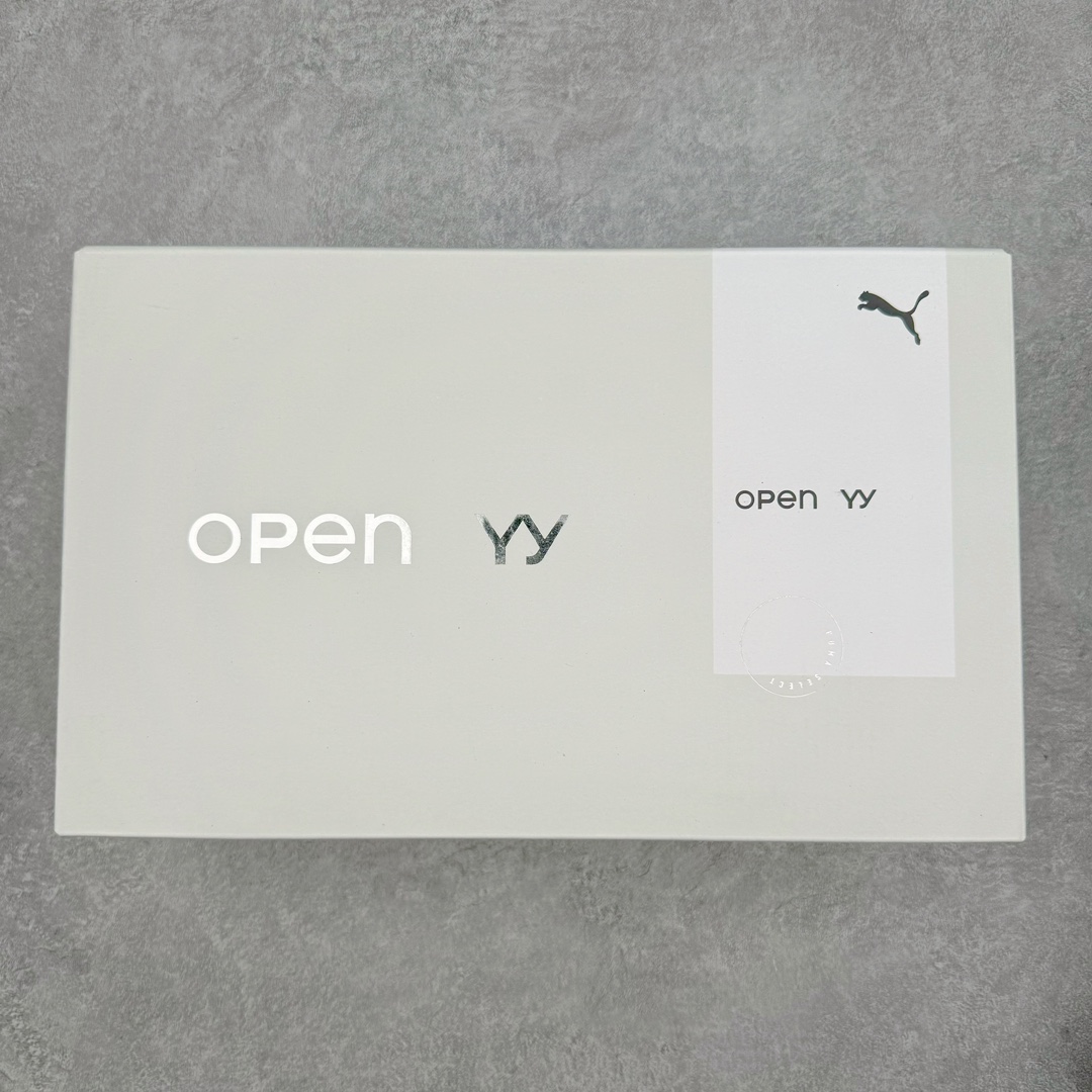 图片[20]-＃绿X/GX Puma Roma M Motorsport 彪马罗马阿莫尔系列低帮复古运动休闲赛车跑鞋 市面唯一正确版本 平台订单 独家原档私模大底 正确纸板中底 海玻璃鞋垫 原盒原配鞋盒分三个尺码段 原厂电绣 正确翻毛皮鞋面 全球知名运动品牌PUMA宝马赛车系列，融合了宝马车队的标志性配色，以趣味十足又前卫复古的设计引领潮流，将赛道精神融入街头时尚，开启前卫竞速之旅。自1978年巴伐利亚车队走上世界舞台，宝马赛车就在全球汽车制造和赛车运动领域留下了浓墨重彩的一笔。全新的两款BMW MMS Roma与BMW MMS Speedboat鞋款，均从宝马车型中汲取灵感。以黑或白为底色，融入经典配色，主打前卫复古风。Roma鞋款的鞋侧以复古的流线造型，缀以宝马经典Logo，巧妙吸睛；而Speedcat鞋款以亮眼三色条纹元素缀以舒适鞋面，赋予了独特的个性美学，演绎赛车的无尽能量。 货号：397397-01 尺码：35.5 36 37 37.5 38 38.5 39 40 40.5 41 42 42.5 43 44-选品中心