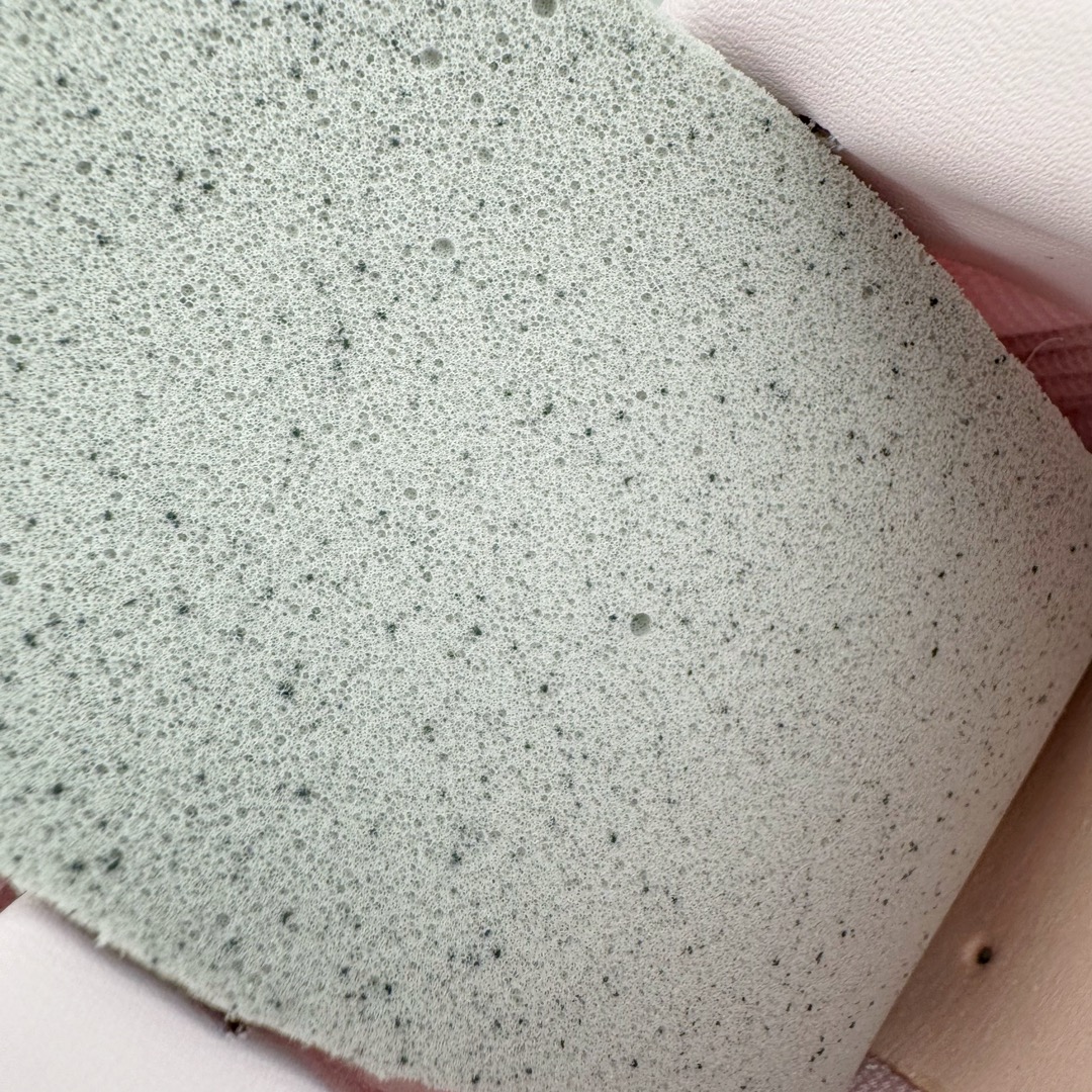 图片[19]-＃绿X/GX Puma Roma M Motorsport 彪马罗马阿莫尔系列低帮复古运动休闲赛车跑鞋 市面唯一正确版本 平台订单 独家原档私模大底 正确纸板中底 海玻璃鞋垫 原盒原配鞋盒分三个尺码段 原厂电绣 正确翻毛皮鞋面 全球知名运动品牌PUMA宝马赛车系列，融合了宝马车队的标志性配色，以趣味十足又前卫复古的设计引领潮流，将赛道精神融入街头时尚，开启前卫竞速之旅。自1978年巴伐利亚车队走上世界舞台，宝马赛车就在全球汽车制造和赛车运动领域留下了浓墨重彩的一笔。全新的两款BMW MMS Roma与BMW MMS Speedboat鞋款，均从宝马车型中汲取灵感。以黑或白为底色，融入经典配色，主打前卫复古风。Roma鞋款的鞋侧以复古的流线造型，缀以宝马经典Logo，巧妙吸睛；而Speedcat鞋款以亮眼三色条纹元素缀以舒适鞋面，赋予了独特的个性美学，演绎赛车的无尽能量。 货号：397397-01 尺码：35.5 36 37 37.5 38 38.5 39 40 40.5 41 42 42.5 43 44-选品中心