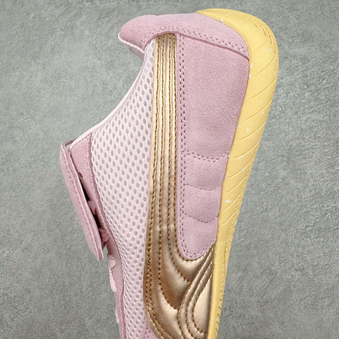 图片[7]-＃绿X/GX Puma Roma M Motorsport 彪马罗马阿莫尔系列低帮复古运动休闲赛车跑鞋 市面唯一正确版本 平台订单 独家原档私模大底 正确纸板中底 海玻璃鞋垫 原盒原配鞋盒分三个尺码段 原厂电绣 正确翻毛皮鞋面 全球知名运动品牌PUMA宝马赛车系列，融合了宝马车队的标志性配色，以趣味十足又前卫复古的设计引领潮流，将赛道精神融入街头时尚，开启前卫竞速之旅。自1978年巴伐利亚车队走上世界舞台，宝马赛车就在全球汽车制造和赛车运动领域留下了浓墨重彩的一笔。全新的两款BMW MMS Roma与BMW MMS Speedboat鞋款，均从宝马车型中汲取灵感。以黑或白为底色，融入经典配色，主打前卫复古风。Roma鞋款的鞋侧以复古的流线造型，缀以宝马经典Logo，巧妙吸睛；而Speedcat鞋款以亮眼三色条纹元素缀以舒适鞋面，赋予了独特的个性美学，演绎赛车的无尽能量。 货号：397397-01 尺码：35.5 36 37 37.5 38 38.5 39 40 40.5 41 42 42.5 43 44-选品中心