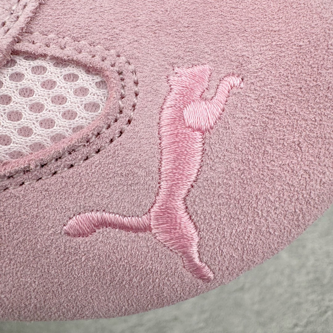 图片[14]-＃绿X/GX Puma Roma M Motorsport 彪马罗马阿莫尔系列低帮复古运动休闲赛车跑鞋 市面唯一正确版本 平台订单 独家原档私模大底 正确纸板中底 海玻璃鞋垫 原盒原配鞋盒分三个尺码段 原厂电绣 正确翻毛皮鞋面 全球知名运动品牌PUMA宝马赛车系列，融合了宝马车队的标志性配色，以趣味十足又前卫复古的设计引领潮流，将赛道精神融入街头时尚，开启前卫竞速之旅。自1978年巴伐利亚车队走上世界舞台，宝马赛车就在全球汽车制造和赛车运动领域留下了浓墨重彩的一笔。全新的两款BMW MMS Roma与BMW MMS Speedboat鞋款，均从宝马车型中汲取灵感。以黑或白为底色，融入经典配色，主打前卫复古风。Roma鞋款的鞋侧以复古的流线造型，缀以宝马经典Logo，巧妙吸睛；而Speedcat鞋款以亮眼三色条纹元素缀以舒适鞋面，赋予了独特的个性美学，演绎赛车的无尽能量。 货号：397397-01 尺码：35.5 36 37 37.5 38 38.5 39 40 40.5 41 42 42.5 43 44-选品中心