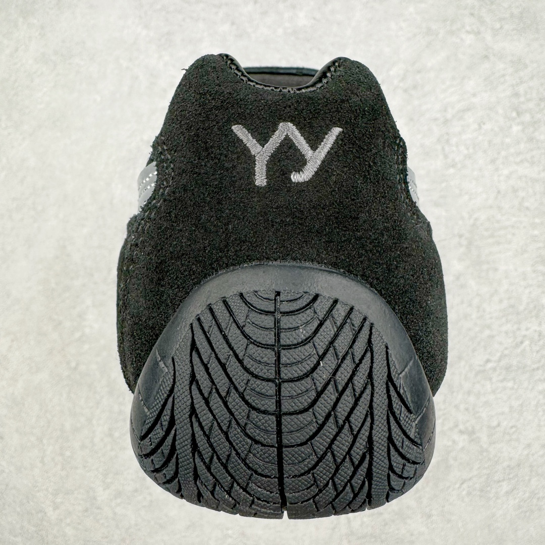 图片[8]-＃绿X/GX Puma Roma M Motorsport 彪马罗马阿莫尔系列低帮复古运动休闲赛车跑鞋 市面唯一正确版本 平台订单 独家原档私模大底 正确纸板中底 海玻璃鞋垫 原盒原配鞋盒分三个尺码段 原厂电绣 正确翻毛皮鞋面 全球知名运动品牌PUMA宝马赛车系列，融合了宝马车队的标志性配色，以趣味十足又前卫复古的设计引领潮流，将赛道精神融入街头时尚，开启前卫竞速之旅。自1978年巴伐利亚车队走上世界舞台，宝马赛车就在全球汽车制造和赛车运动领域留下了浓墨重彩的一笔。全新的两款BMW MMS Roma与BMW MMS Speedboat鞋款，均从宝马车型中汲取灵感。以黑或白为底色，融入经典配色，主打前卫复古风。Roma鞋款的鞋侧以复古的流线造型，缀以宝马经典Logo，巧妙吸睛；而Speedcat鞋款以亮眼三色条纹元素缀以舒适鞋面，赋予了独特的个性美学，演绎赛车的无尽能量。 货号：397397-01 尺码：35.5 36 37 37.5 38 38.5 39 40 40.5 41 42 42.5 43 44-选品中心