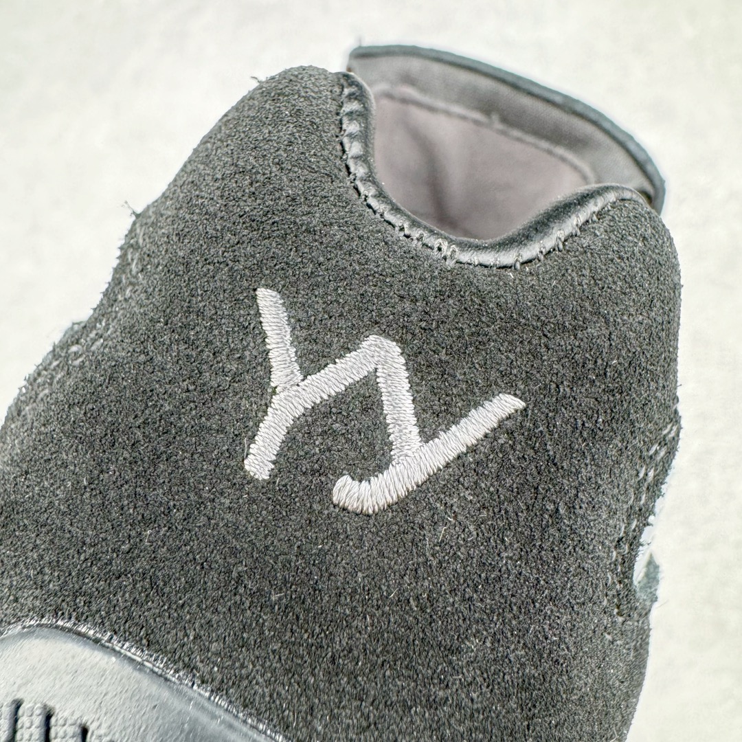 图片[18]-＃绿X/GX Puma Roma M Motorsport 彪马罗马阿莫尔系列低帮复古运动休闲赛车跑鞋 市面唯一正确版本 平台订单 独家原档私模大底 正确纸板中底 海玻璃鞋垫 原盒原配鞋盒分三个尺码段 原厂电绣 正确翻毛皮鞋面 全球知名运动品牌PUMA宝马赛车系列，融合了宝马车队的标志性配色，以趣味十足又前卫复古的设计引领潮流，将赛道精神融入街头时尚，开启前卫竞速之旅。自1978年巴伐利亚车队走上世界舞台，宝马赛车就在全球汽车制造和赛车运动领域留下了浓墨重彩的一笔。全新的两款BMW MMS Roma与BMW MMS Speedboat鞋款，均从宝马车型中汲取灵感。以黑或白为底色，融入经典配色，主打前卫复古风。Roma鞋款的鞋侧以复古的流线造型，缀以宝马经典Logo，巧妙吸睛；而Speedcat鞋款以亮眼三色条纹元素缀以舒适鞋面，赋予了独特的个性美学，演绎赛车的无尽能量。 货号：397397-01 尺码：35.5 36 37 37.5 38 38.5 39 40 40.5 41 42 42.5 43 44-选品中心