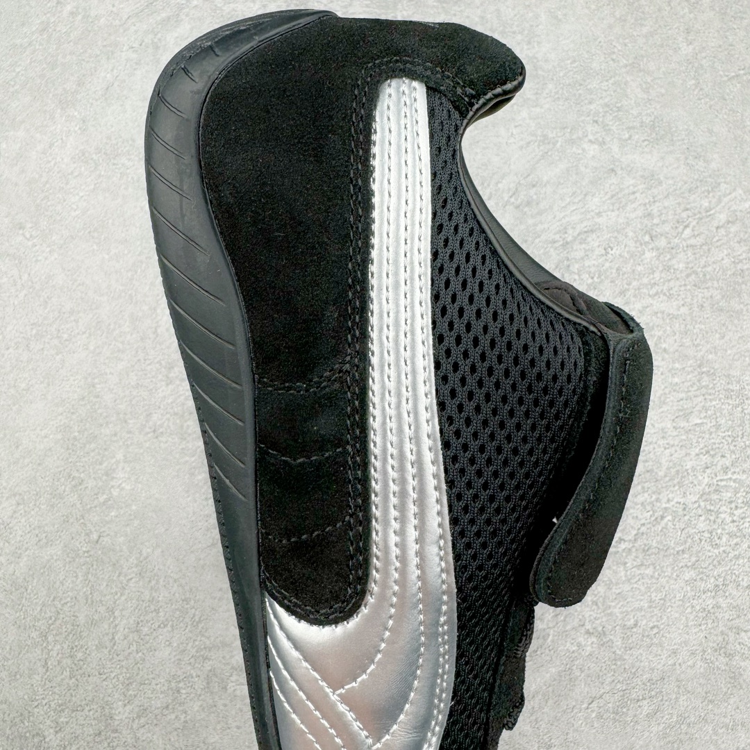 图片[6]-＃绿X/GX Puma Roma M Motorsport 彪马罗马阿莫尔系列低帮复古运动休闲赛车跑鞋 市面唯一正确版本 平台订单 独家原档私模大底 正确纸板中底 海玻璃鞋垫 原盒原配鞋盒分三个尺码段 原厂电绣 正确翻毛皮鞋面 全球知名运动品牌PUMA宝马赛车系列，融合了宝马车队的标志性配色，以趣味十足又前卫复古的设计引领潮流，将赛道精神融入街头时尚，开启前卫竞速之旅。自1978年巴伐利亚车队走上世界舞台，宝马赛车就在全球汽车制造和赛车运动领域留下了浓墨重彩的一笔。全新的两款BMW MMS Roma与BMW MMS Speedboat鞋款，均从宝马车型中汲取灵感。以黑或白为底色，融入经典配色，主打前卫复古风。Roma鞋款的鞋侧以复古的流线造型，缀以宝马经典Logo，巧妙吸睛；而Speedcat鞋款以亮眼三色条纹元素缀以舒适鞋面，赋予了独特的个性美学，演绎赛车的无尽能量。 货号：397397-01 尺码：35.5 36 37 37.5 38 38.5 39 40 40.5 41 42 42.5 43 44-选品中心