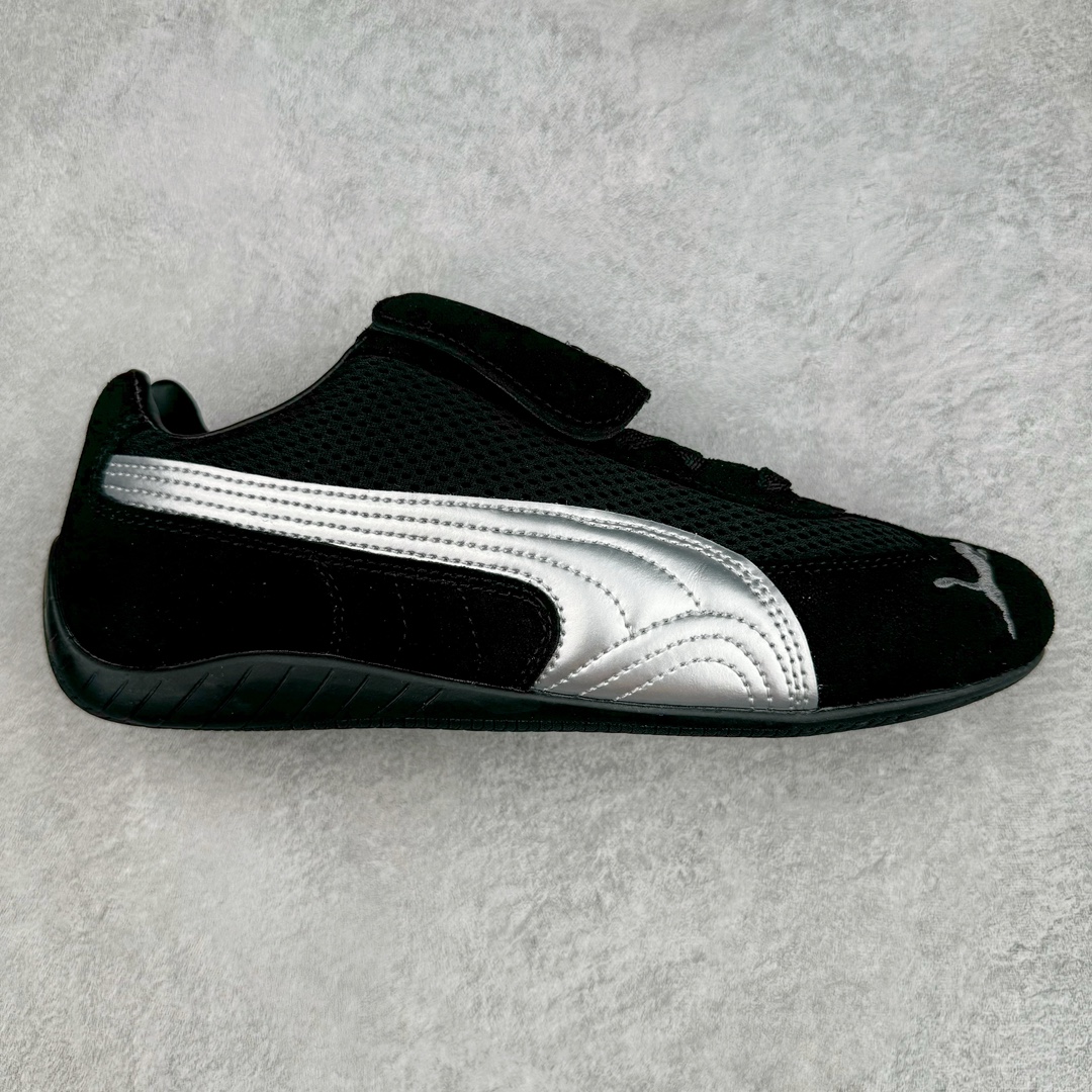 ＃绿X/GX Puma Roma M Motorsport 彪马罗马阿莫尔系列低帮复古运动休闲赛车跑鞋 市面唯一正确版本 平台订单 独家原档私模大底 正确纸板中底 海玻璃鞋垫 原盒原配鞋盒分三个尺码段 原厂电绣 正确翻毛皮鞋面 全球知名运动品牌PUMA宝马赛车系列，融合了宝马车队的标志性配色，以趣味十足又前卫复古的设计引领潮流，将赛道精神融入街头时尚，开启前卫竞速之旅。自1978年巴伐利亚车队走上世界舞台，宝马赛车就在全球汽车制造和赛车运动领域留下了浓墨重彩的一笔。全新的两款BMW MMS Roma与BMW MMS Speedboat鞋款，均从宝马车型中汲取灵感。以黑或白为底色，融入经典配色，主打前卫复古风。Roma鞋款的鞋侧以复古的流线造型，缀以宝马经典Logo，巧妙吸睛；而Speedcat鞋款以亮眼三色条纹元素缀以舒适鞋面，赋予了独特的个性美学，演绎赛车的无尽能量。 货号：397397-01 尺码：35.5 36 37 37.5 38 38.5 39 40 40.5 41 42 42.5 43 44-选品中心