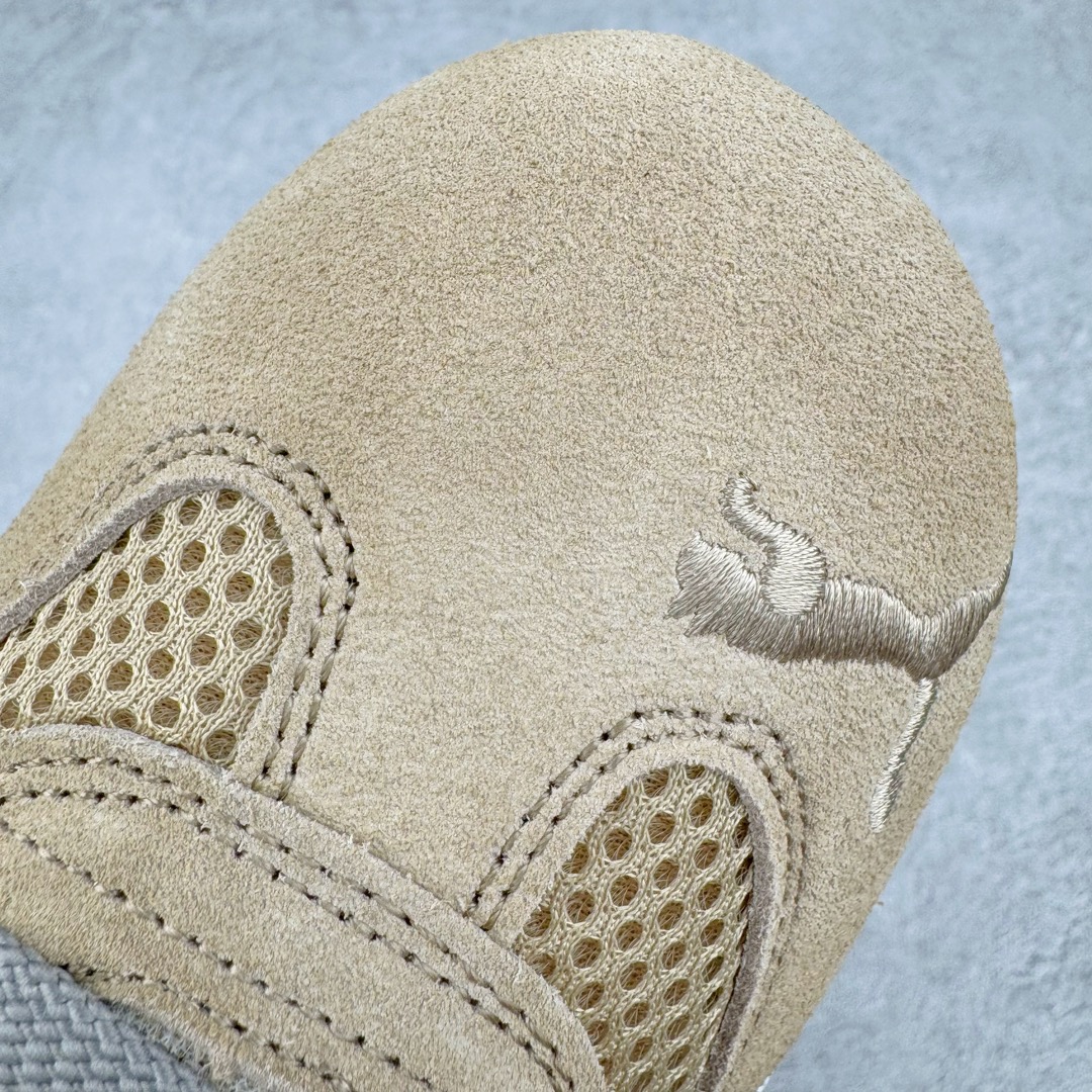 图片[17]-＃绿X/GX Puma Roma M Motorsport 彪马罗马阿莫尔系列低帮复古运动休闲赛车跑鞋 市面唯一正确版本 平台订单 独家原档私模大底 正确纸板中底 海玻璃鞋垫 原盒原配鞋盒分三个尺码段 原厂电绣 正确翻毛皮鞋面 全球知名运动品牌PUMA宝马赛车系列，融合了宝马车队的标志性配色，以趣味十足又前卫复古的设计引领潮流，将赛道精神融入街头时尚，开启前卫竞速之旅。自1978年巴伐利亚车队走上世界舞台，宝马赛车就在全球汽车制造和赛车运动领域留下了浓墨重彩的一笔。全新的两款BMW MMS Roma与BMW MMS Speedboat鞋款，均从宝马车型中汲取灵感。以黑或白为底色，融入经典配色，主打前卫复古风。Roma鞋款的鞋侧以复古的流线造型，缀以宝马经典Logo，巧妙吸睛；而Speedcat鞋款以亮眼三色条纹元素缀以舒适鞋面，赋予了独特的个性美学，演绎赛车的无尽能量。 货号：397397-01 尺码：35.5 36 37 37.5 38 38.5 39 40 40.5 41 42 42.5 43 44-选品中心