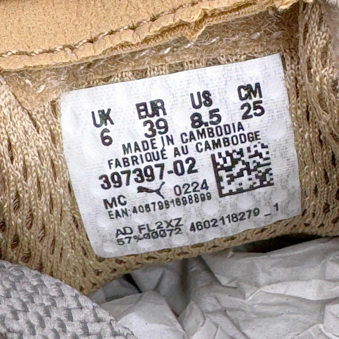 图片[22]-＃绿X/GX Puma Roma M Motorsport 彪马罗马阿莫尔系列低帮复古运动休闲赛车跑鞋 市面唯一正确版本 平台订单 独家原档私模大底 正确纸板中底 海玻璃鞋垫 原盒原配鞋盒分三个尺码段 原厂电绣 正确翻毛皮鞋面 全球知名运动品牌PUMA宝马赛车系列，融合了宝马车队的标志性配色，以趣味十足又前卫复古的设计引领潮流，将赛道精神融入街头时尚，开启前卫竞速之旅。自1978年巴伐利亚车队走上世界舞台，宝马赛车就在全球汽车制造和赛车运动领域留下了浓墨重彩的一笔。全新的两款BMW MMS Roma与BMW MMS Speedboat鞋款，均从宝马车型中汲取灵感。以黑或白为底色，融入经典配色，主打前卫复古风。Roma鞋款的鞋侧以复古的流线造型，缀以宝马经典Logo，巧妙吸睛；而Speedcat鞋款以亮眼三色条纹元素缀以舒适鞋面，赋予了独特的个性美学，演绎赛车的无尽能量。 货号：397397-01 尺码：35.5 36 37 37.5 38 38.5 39 40 40.5 41 42 42.5 43 44-选品中心