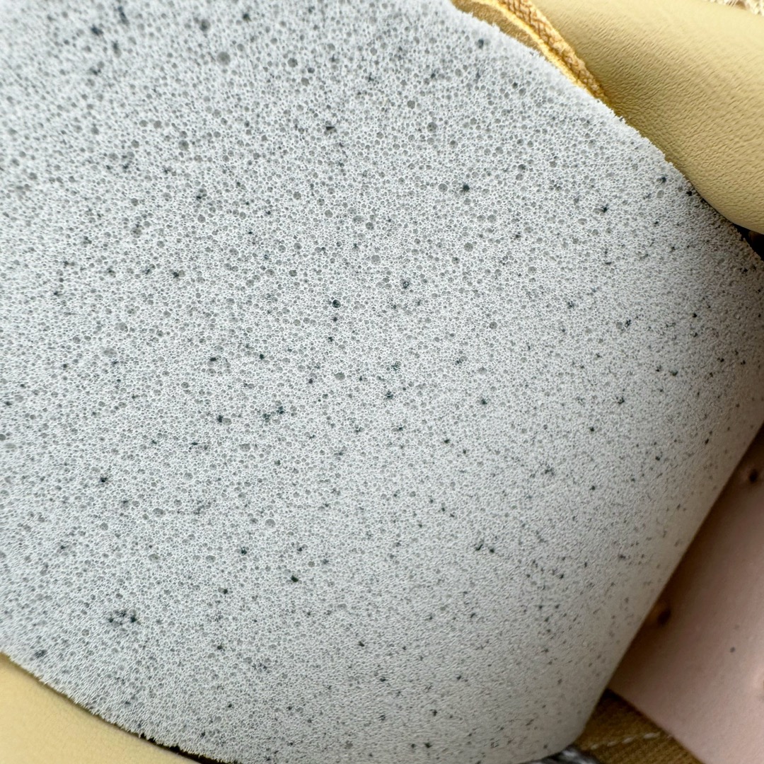 图片[20]-＃绿X/GX Puma Roma M Motorsport 彪马罗马阿莫尔系列低帮复古运动休闲赛车跑鞋 市面唯一正确版本 平台订单 独家原档私模大底 正确纸板中底 海玻璃鞋垫 原盒原配鞋盒分三个尺码段 原厂电绣 正确翻毛皮鞋面 全球知名运动品牌PUMA宝马赛车系列，融合了宝马车队的标志性配色，以趣味十足又前卫复古的设计引领潮流，将赛道精神融入街头时尚，开启前卫竞速之旅。自1978年巴伐利亚车队走上世界舞台，宝马赛车就在全球汽车制造和赛车运动领域留下了浓墨重彩的一笔。全新的两款BMW MMS Roma与BMW MMS Speedboat鞋款，均从宝马车型中汲取灵感。以黑或白为底色，融入经典配色，主打前卫复古风。Roma鞋款的鞋侧以复古的流线造型，缀以宝马经典Logo，巧妙吸睛；而Speedcat鞋款以亮眼三色条纹元素缀以舒适鞋面，赋予了独特的个性美学，演绎赛车的无尽能量。 货号：397397-01 尺码：35.5 36 37 37.5 38 38.5 39 40 40.5 41 42 42.5 43 44-选品中心