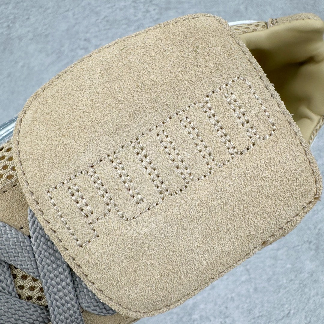 图片[11]-＃绿X/GX Puma Roma M Motorsport 彪马罗马阿莫尔系列低帮复古运动休闲赛车跑鞋 市面唯一正确版本 平台订单 独家原档私模大底 正确纸板中底 海玻璃鞋垫 原盒原配鞋盒分三个尺码段 原厂电绣 正确翻毛皮鞋面 全球知名运动品牌PUMA宝马赛车系列，融合了宝马车队的标志性配色，以趣味十足又前卫复古的设计引领潮流，将赛道精神融入街头时尚，开启前卫竞速之旅。自1978年巴伐利亚车队走上世界舞台，宝马赛车就在全球汽车制造和赛车运动领域留下了浓墨重彩的一笔。全新的两款BMW MMS Roma与BMW MMS Speedboat鞋款，均从宝马车型中汲取灵感。以黑或白为底色，融入经典配色，主打前卫复古风。Roma鞋款的鞋侧以复古的流线造型，缀以宝马经典Logo，巧妙吸睛；而Speedcat鞋款以亮眼三色条纹元素缀以舒适鞋面，赋予了独特的个性美学，演绎赛车的无尽能量。 货号：397397-01 尺码：35.5 36 37 37.5 38 38.5 39 40 40.5 41 42 42.5 43 44-选品中心